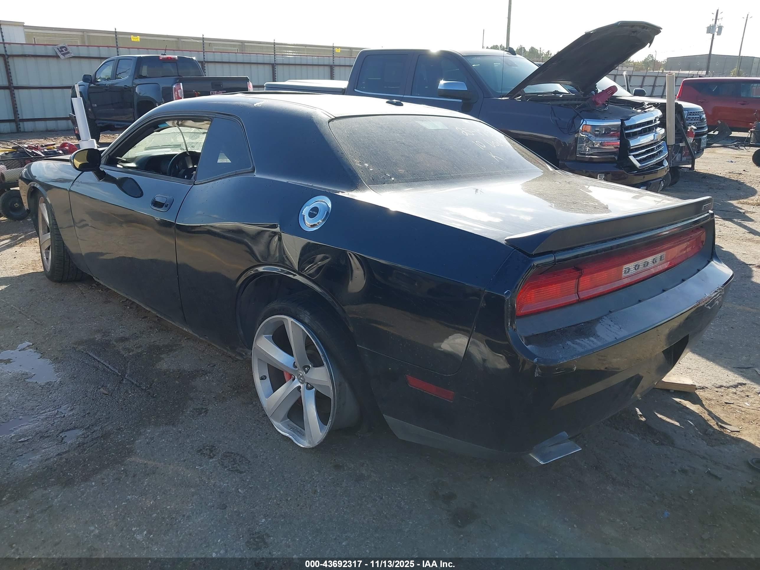 DODGE CHALLENGER image 3