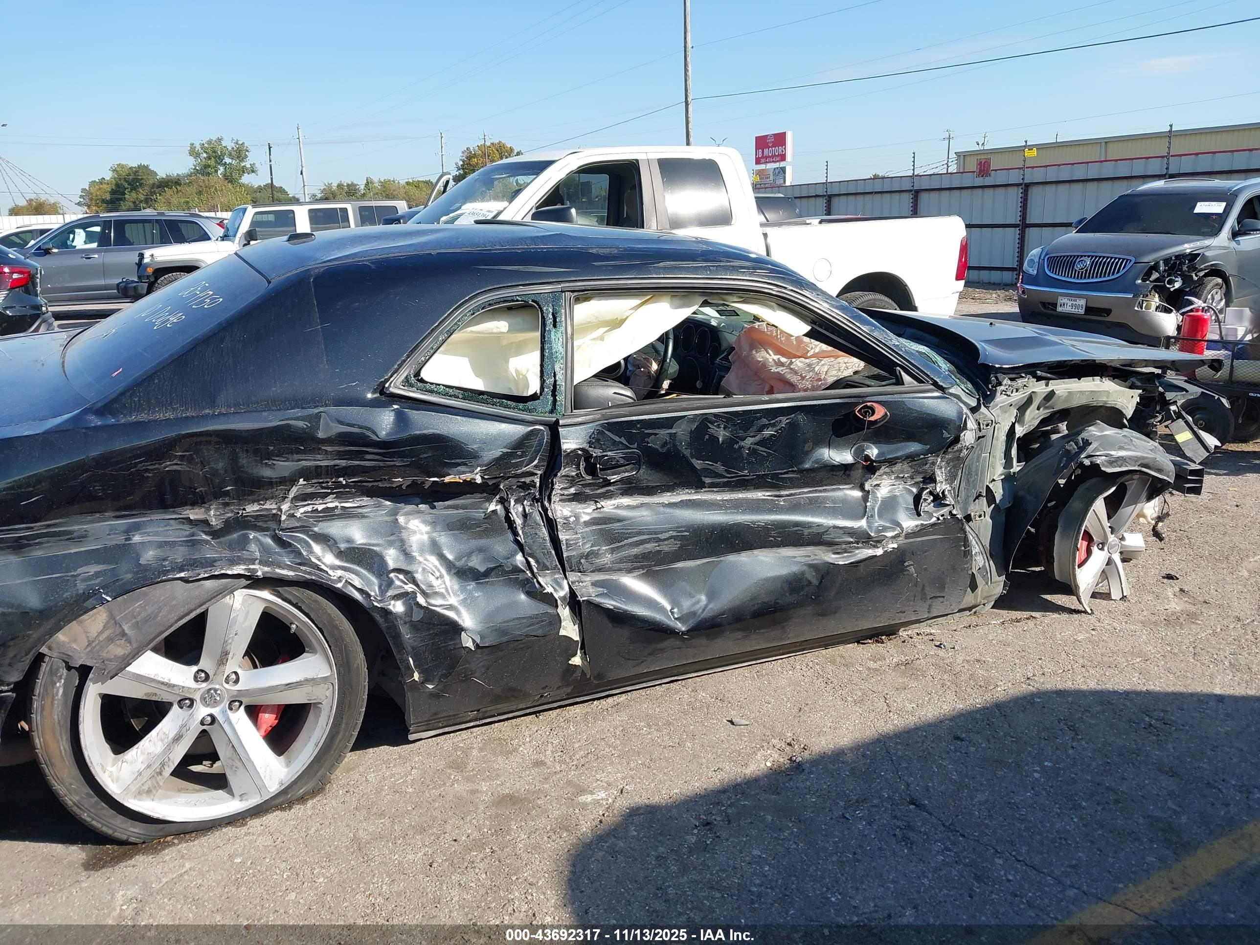 DODGE CHALLENGER image 6