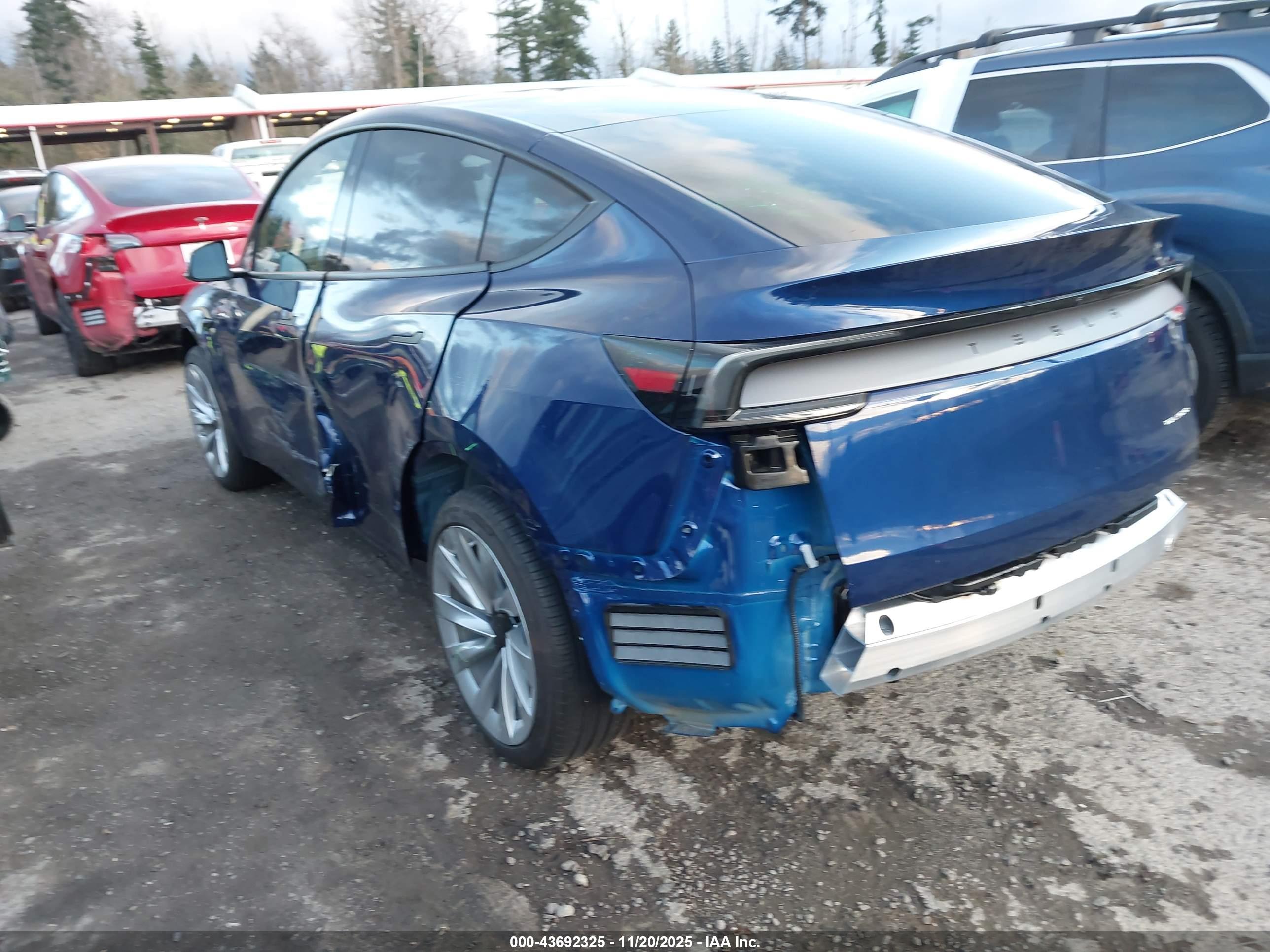 TESLA MODEL image 3