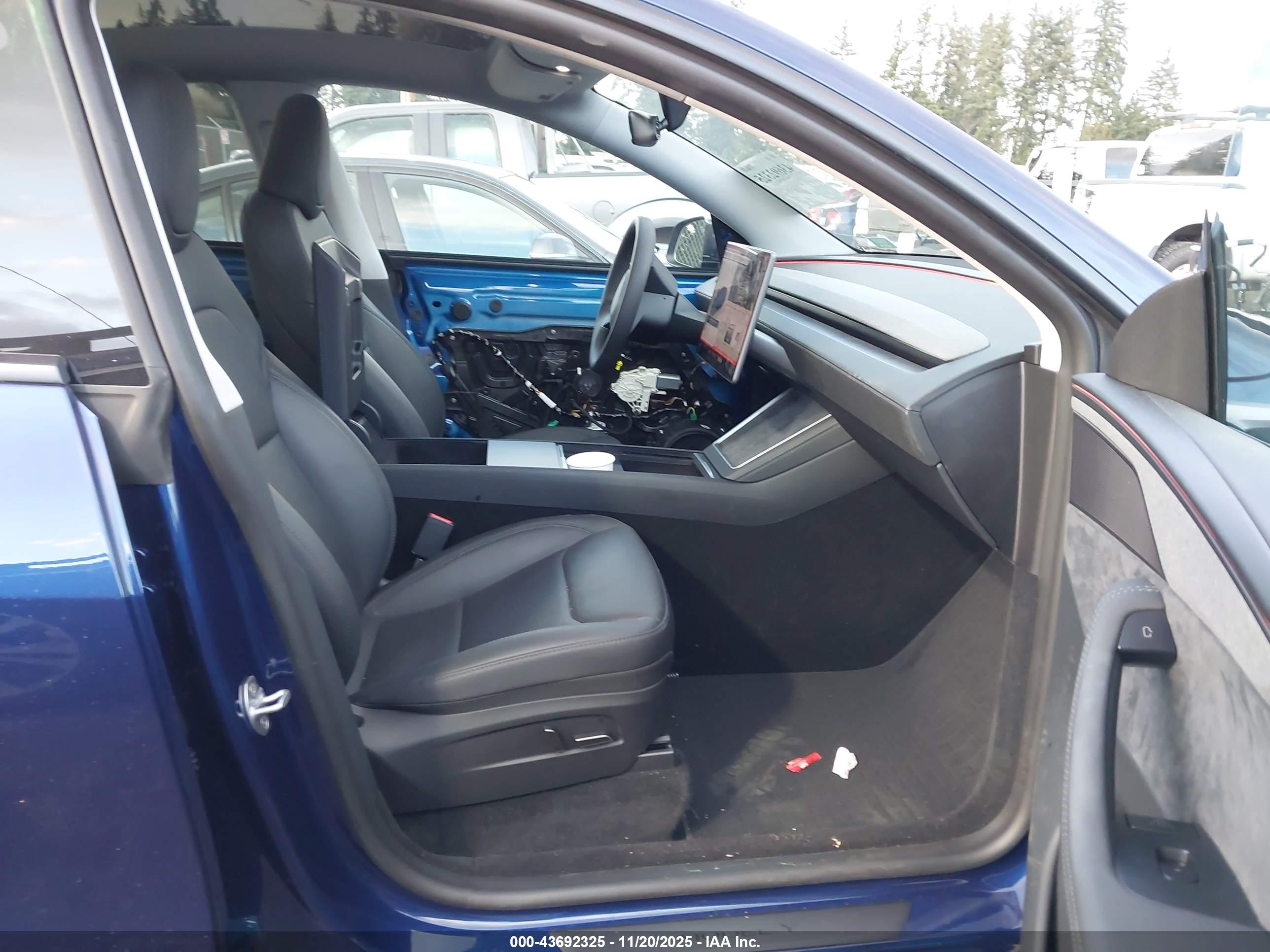 TESLA MODEL image 5