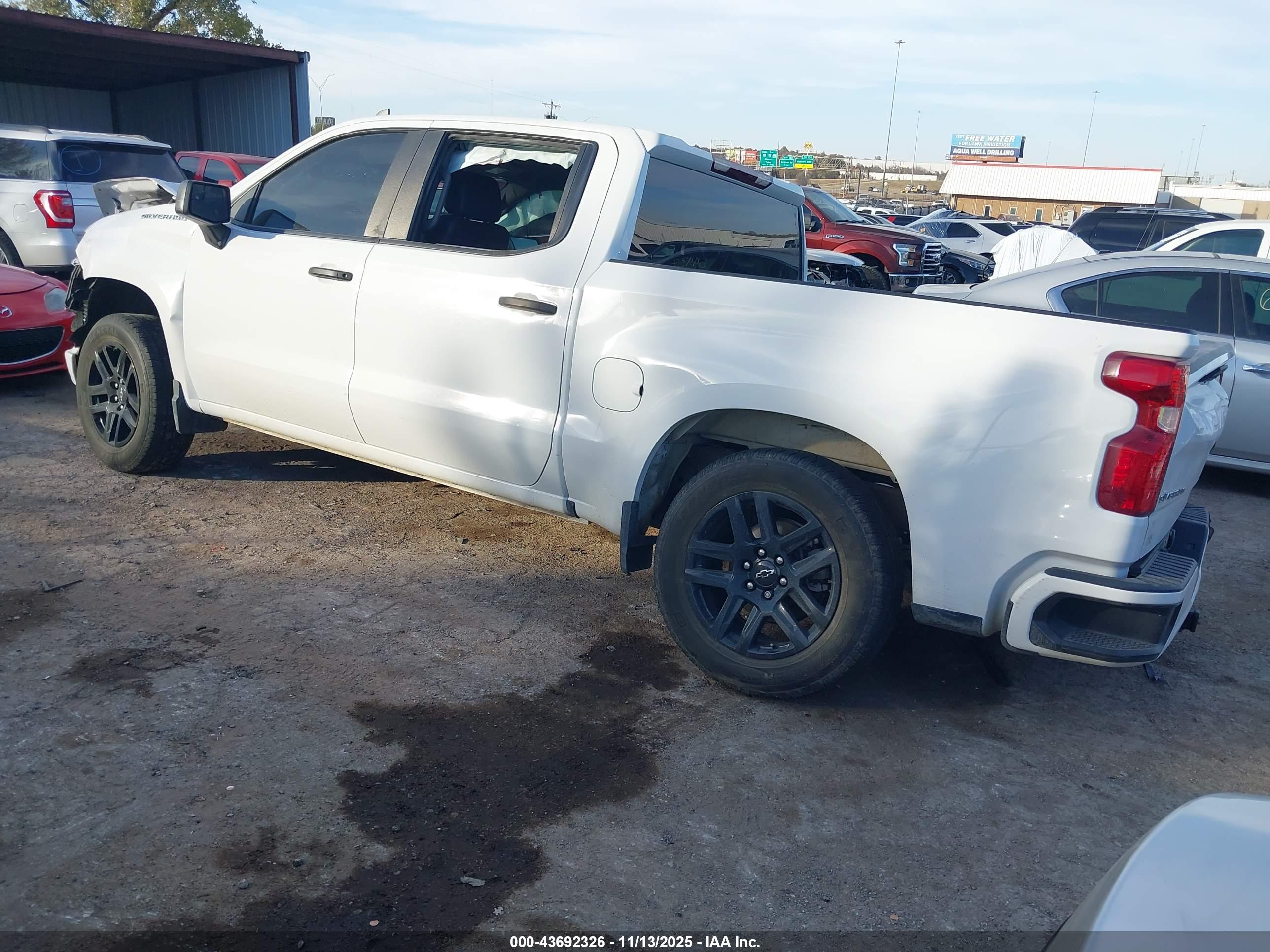 CHEVROLET SILVERADO image 3