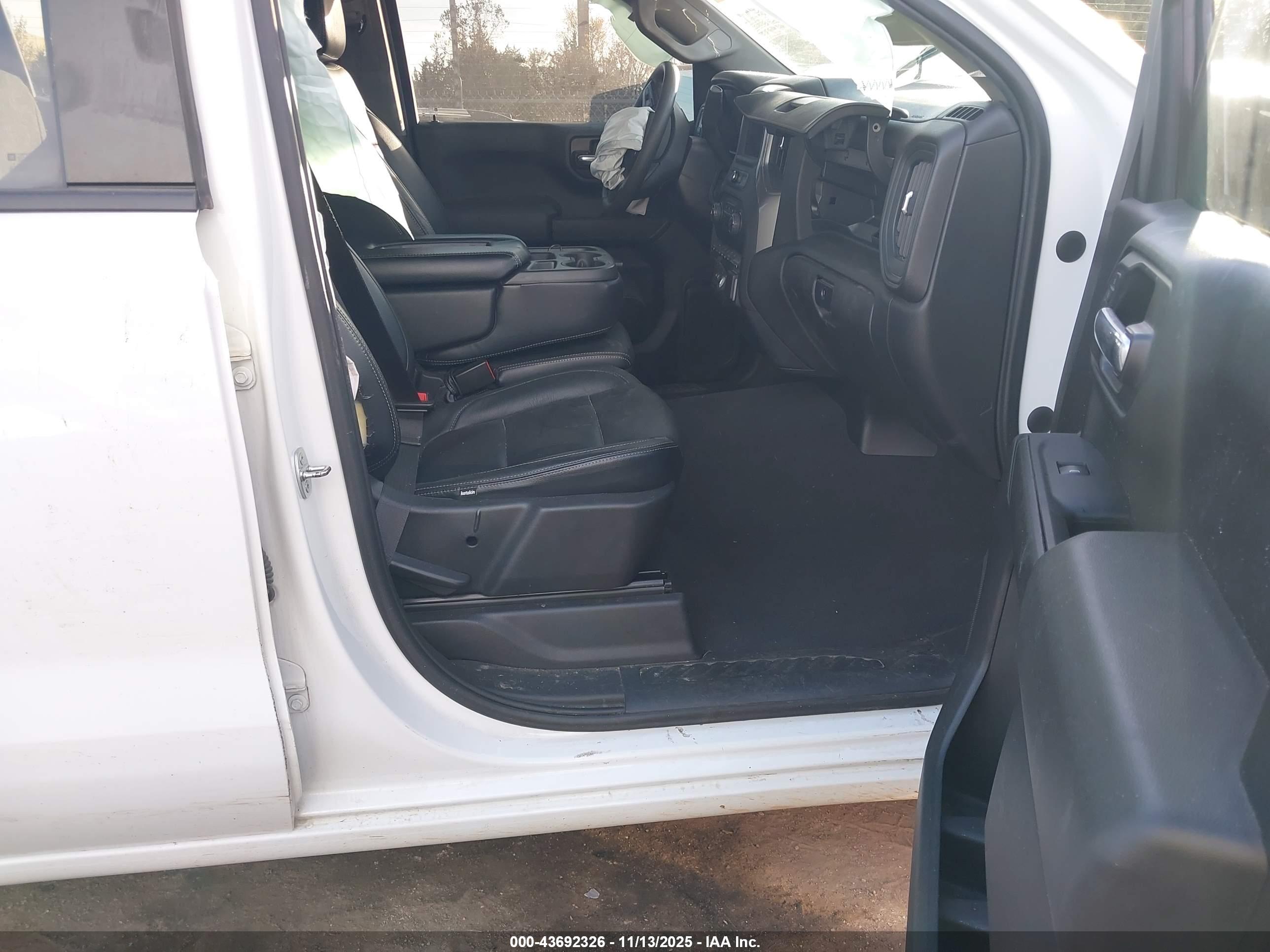 CHEVROLET SILVERADO image 5