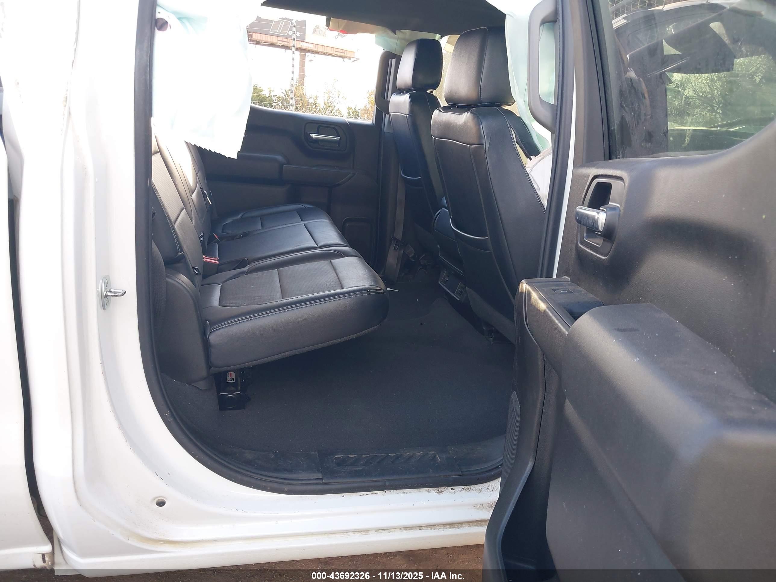 CHEVROLET SILVERADO image 8
