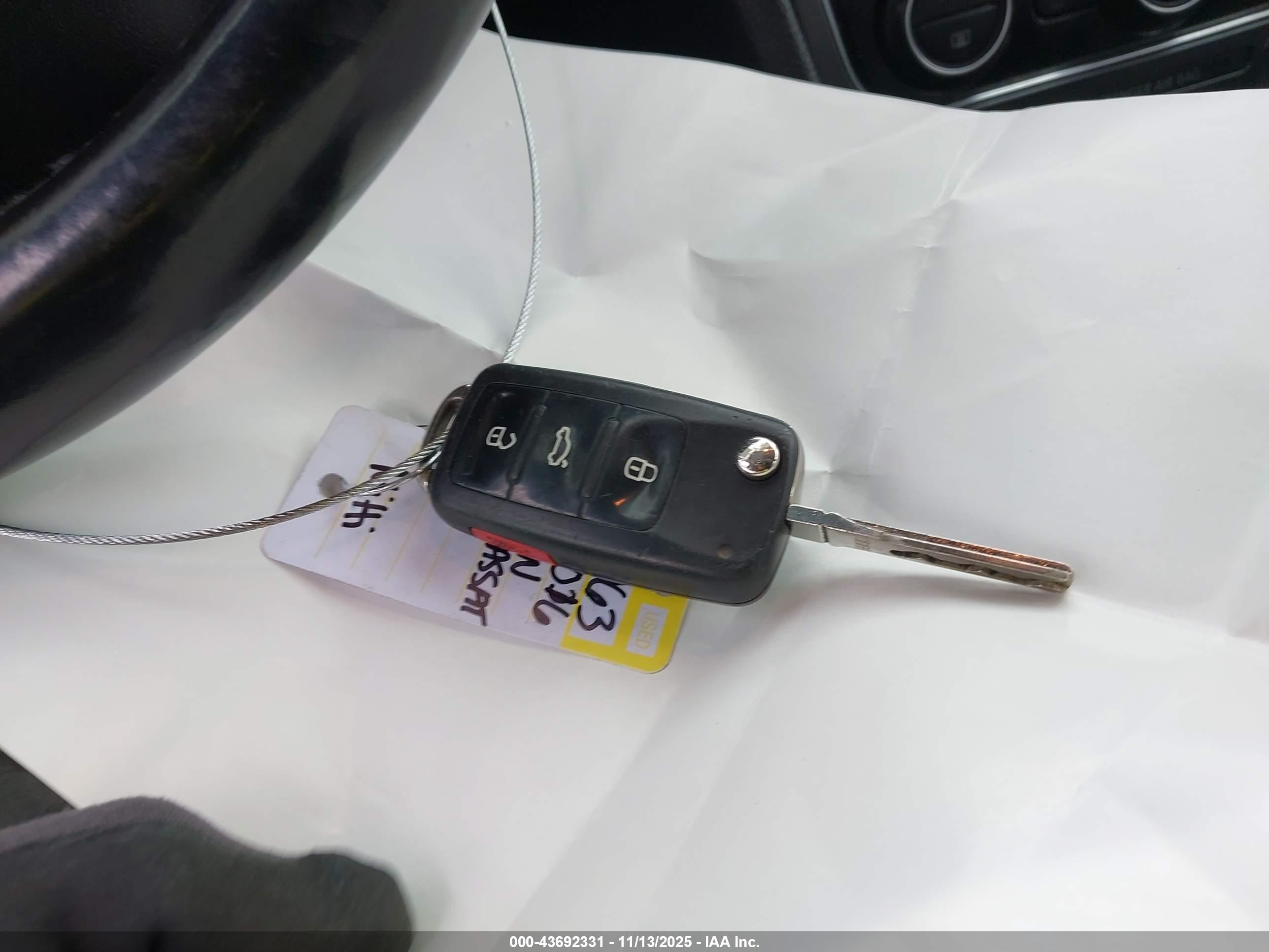 VOLKSWAGEN PASSAT image 11