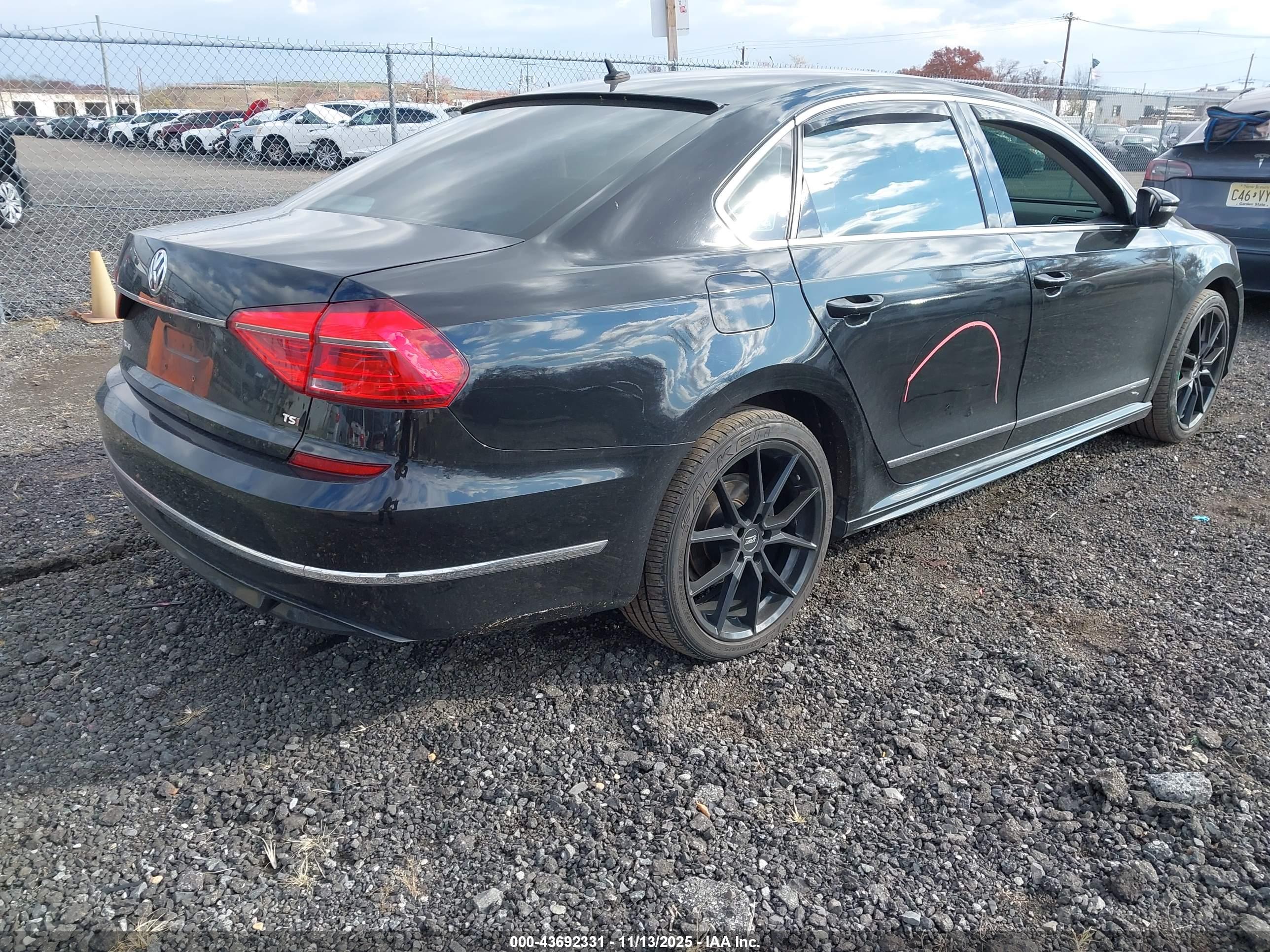 VOLKSWAGEN PASSAT image 4
