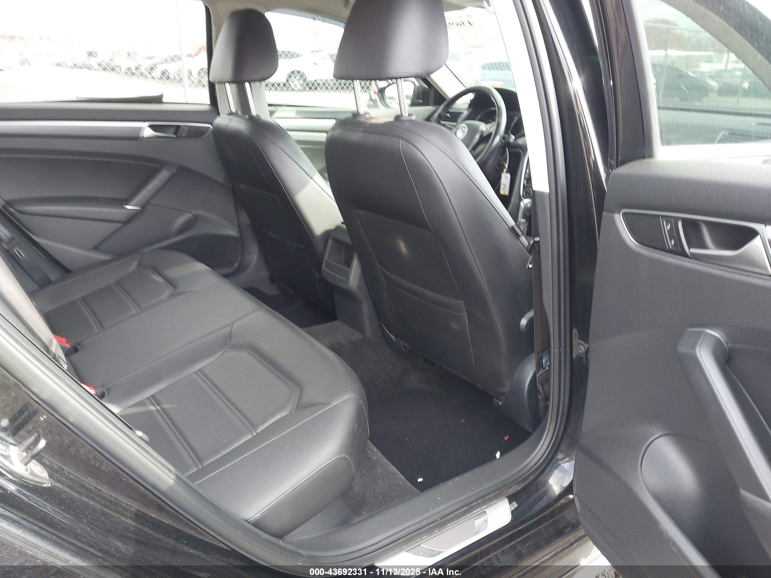 VOLKSWAGEN PASSAT image 8
