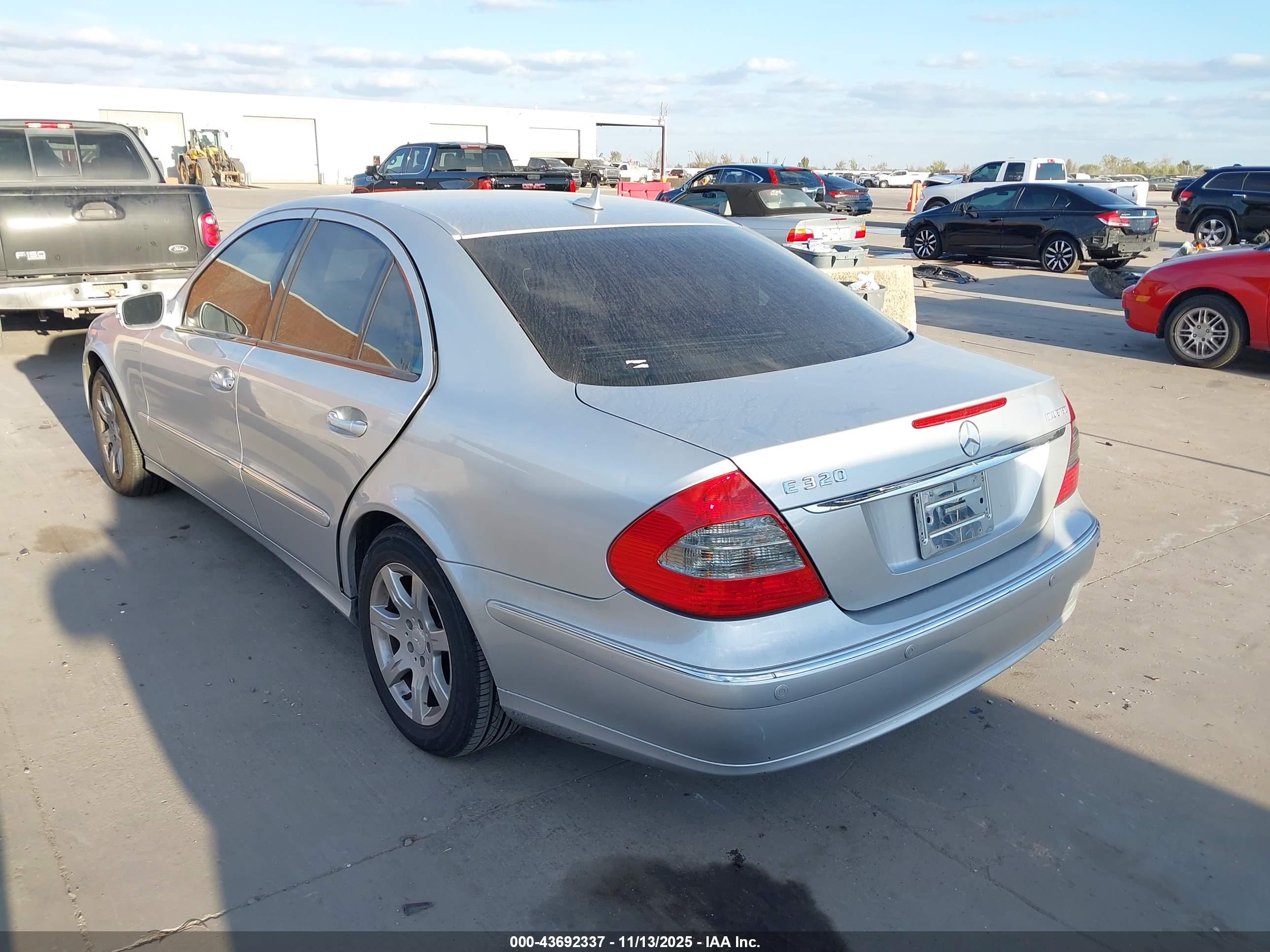 MERCEDES-BENZ E image 3