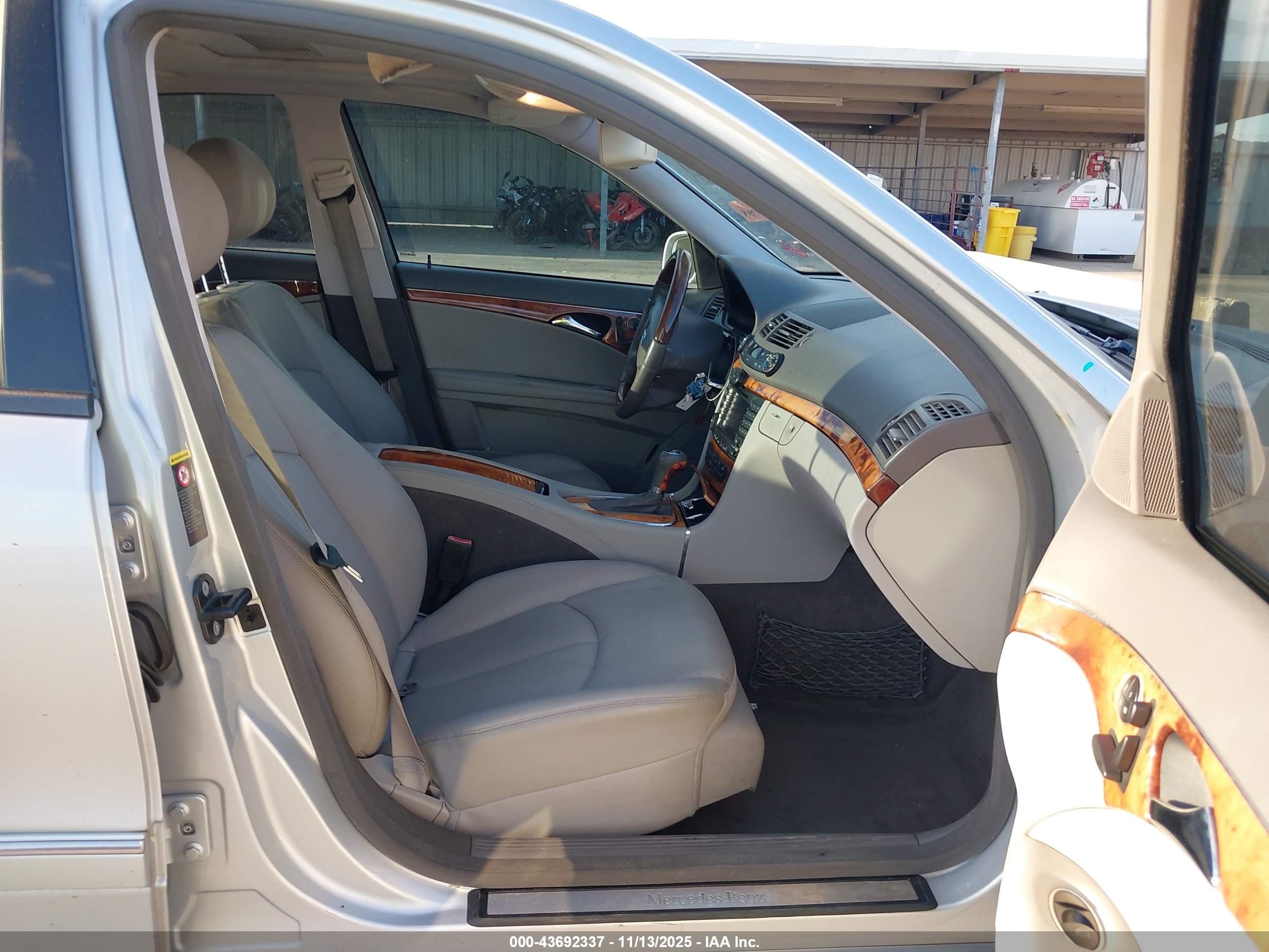 MERCEDES-BENZ E image 5