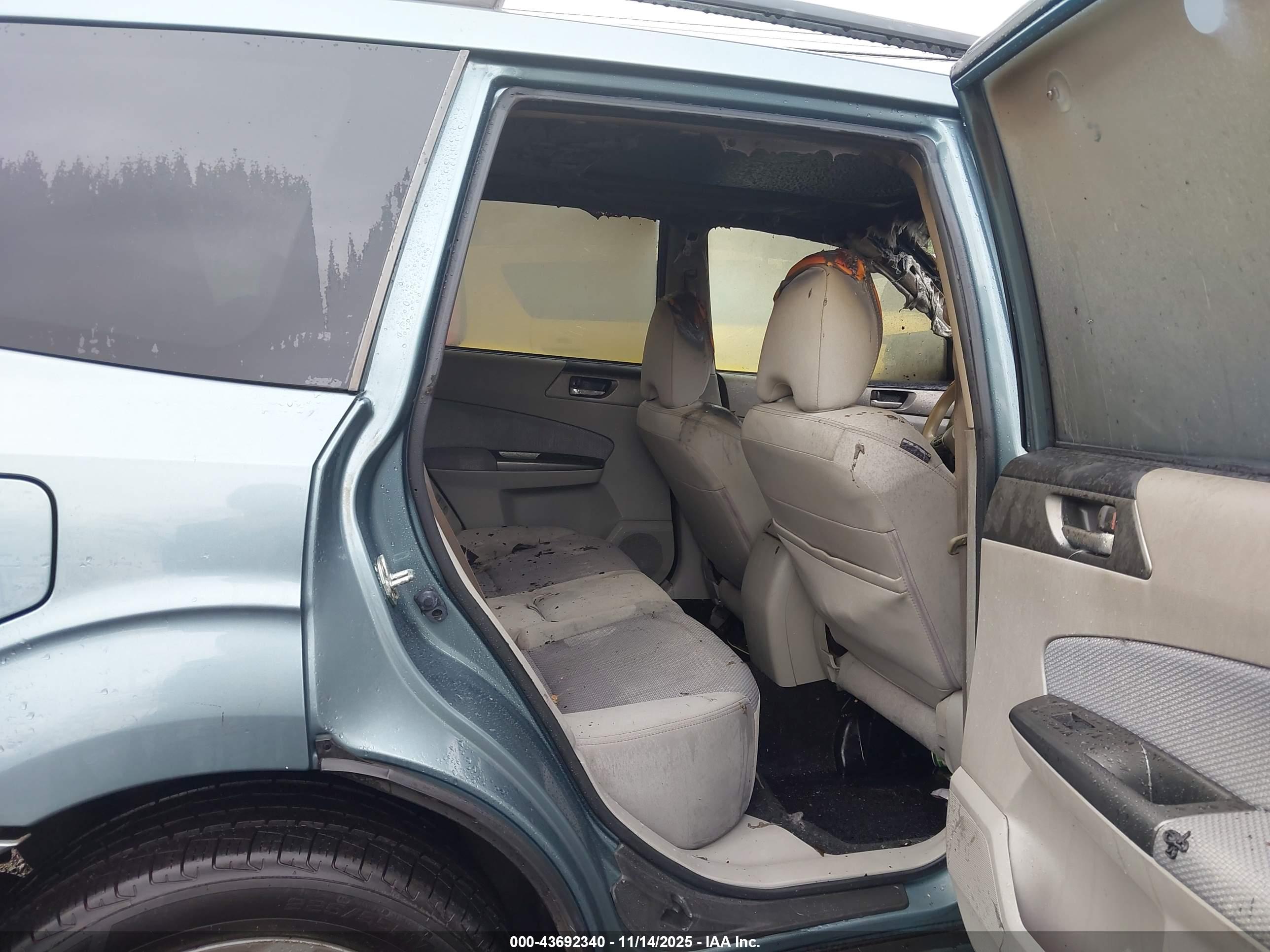 SUBARU FORESTER image 8