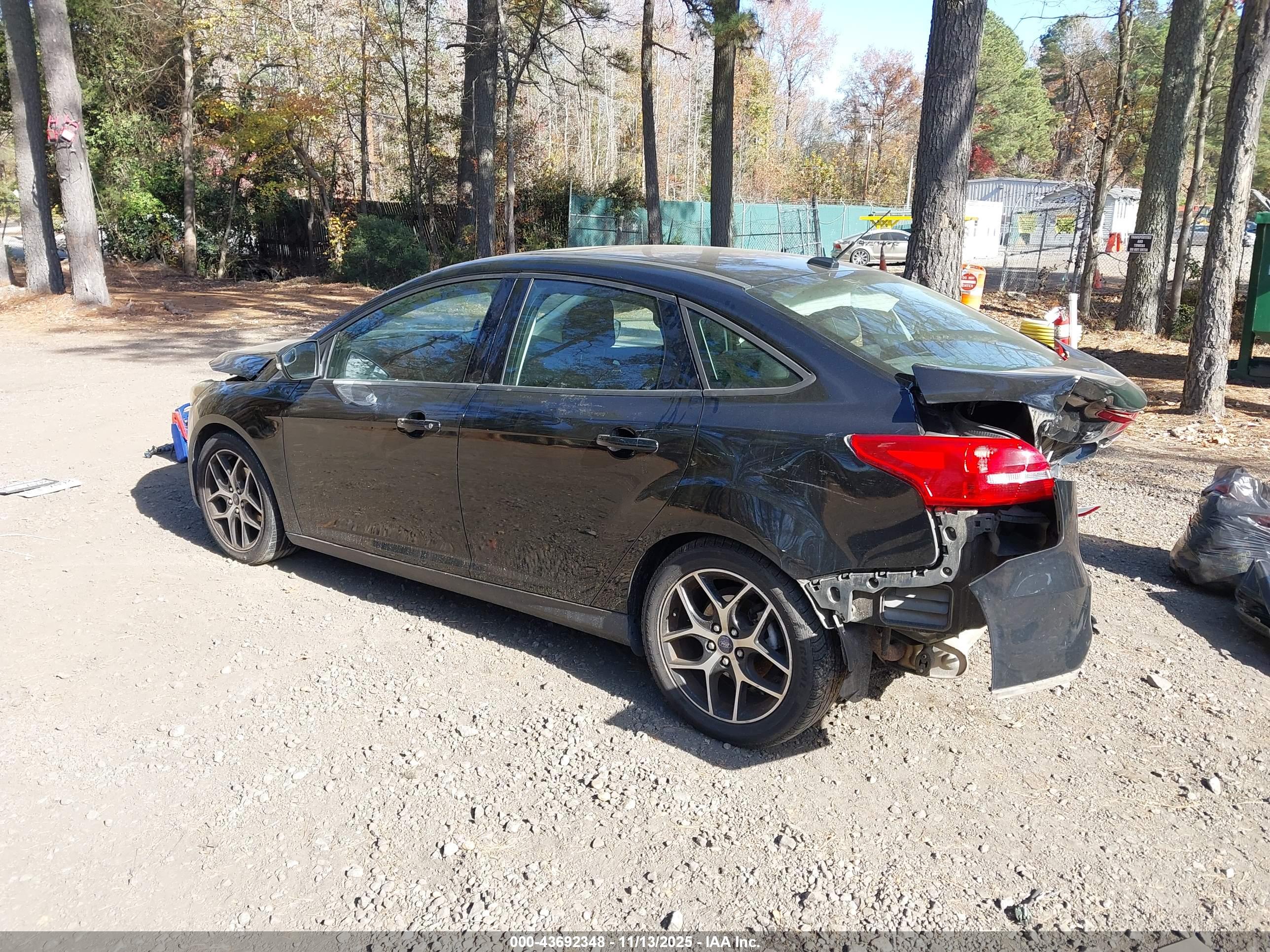 FORD FOCUS image 3