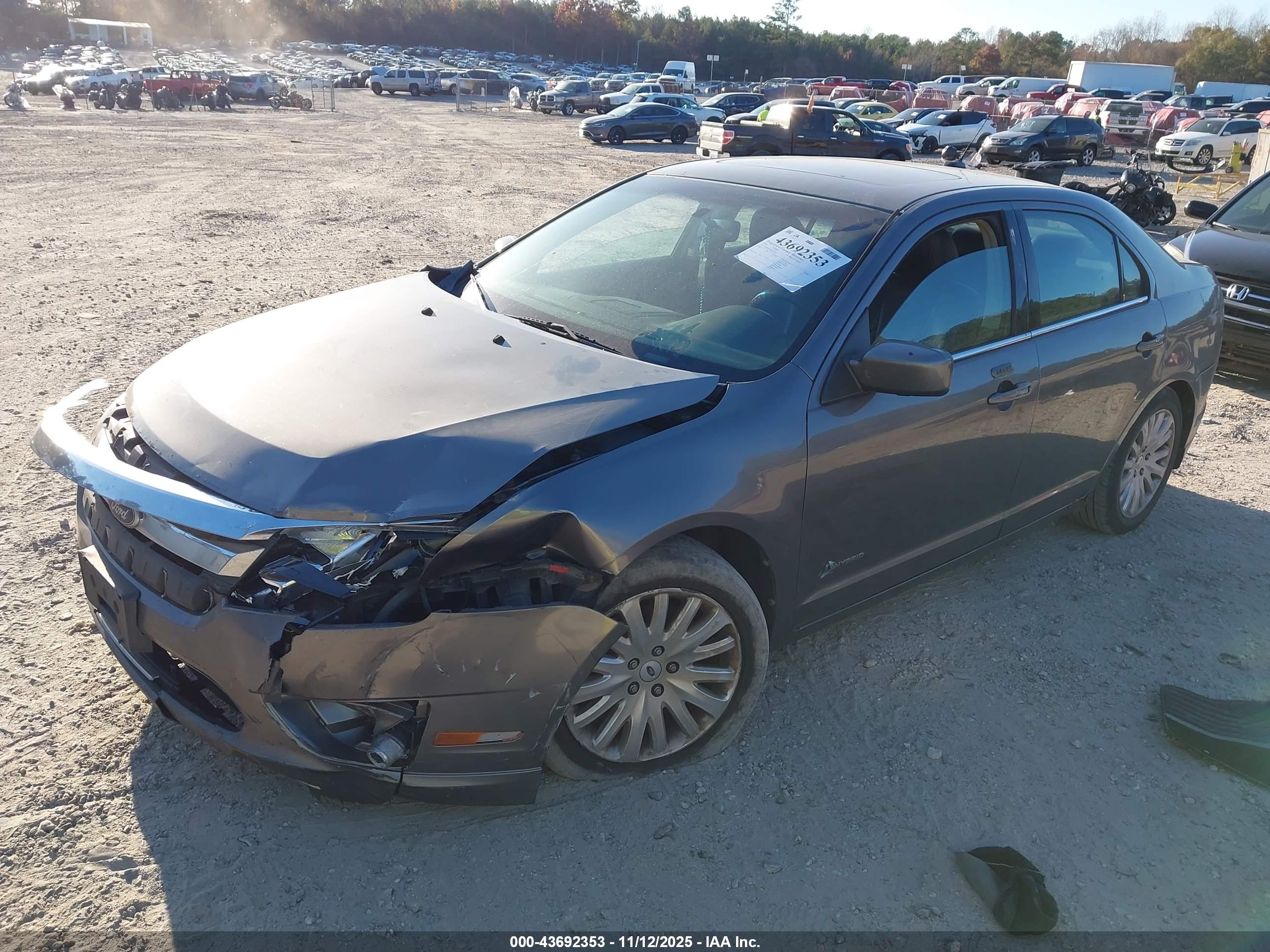 FORD FUSION image 2