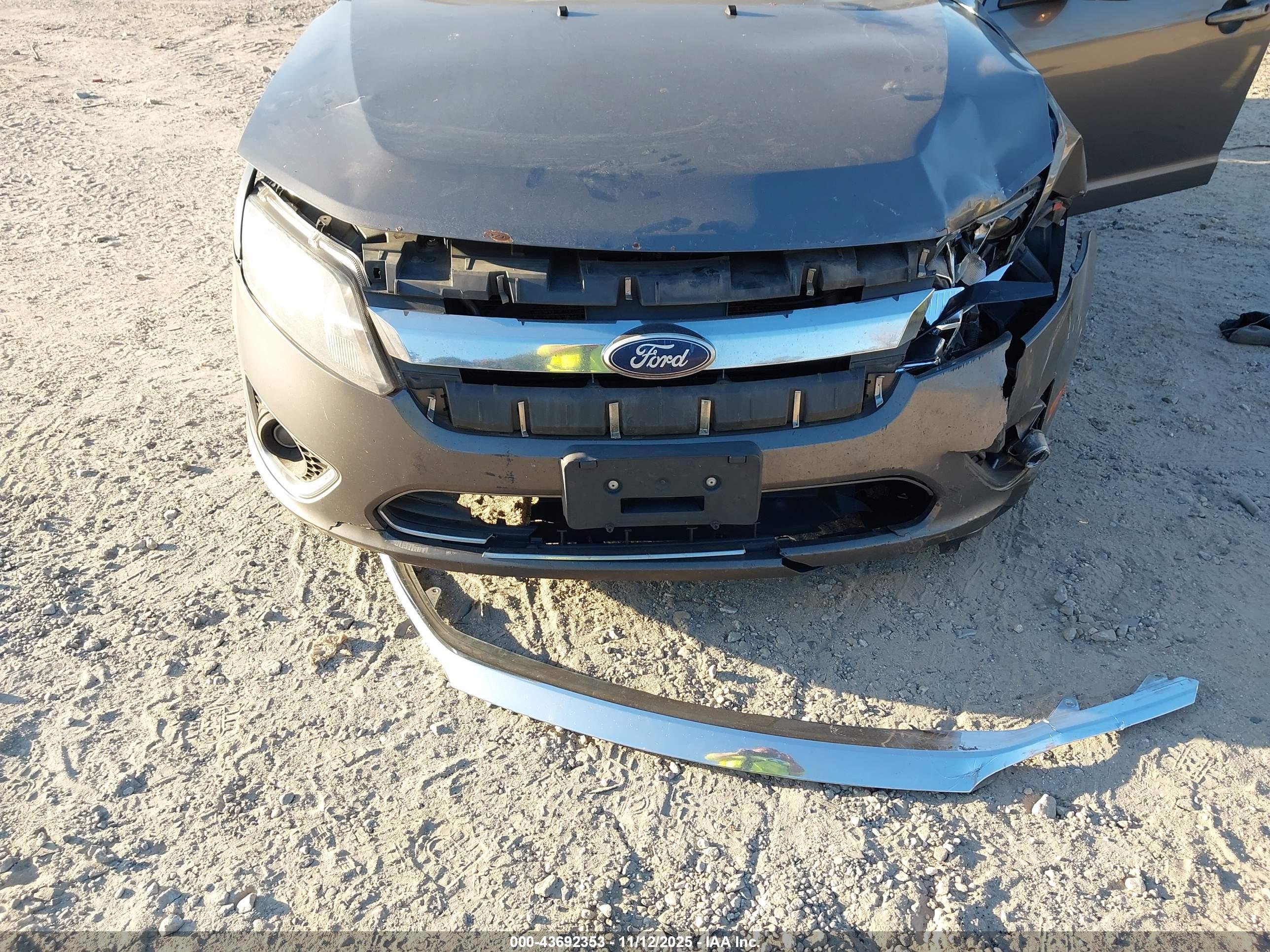 FORD FUSION image 6