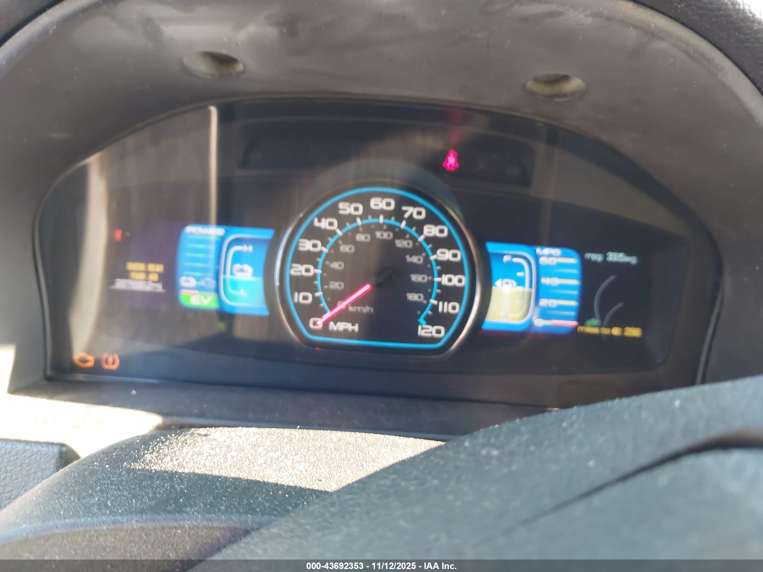 FORD FUSION image 7