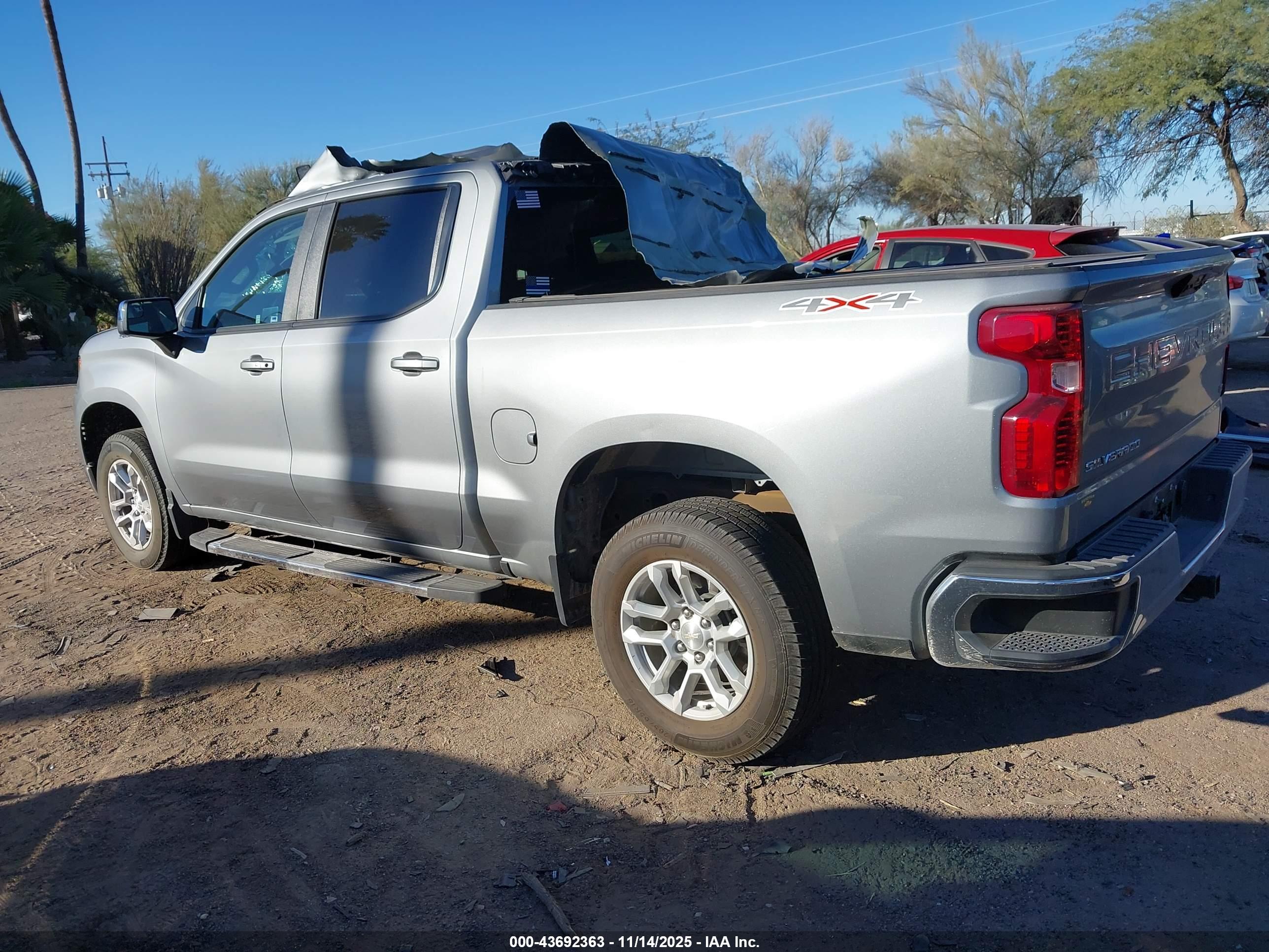 CHEVROLET SILVERADO image 3