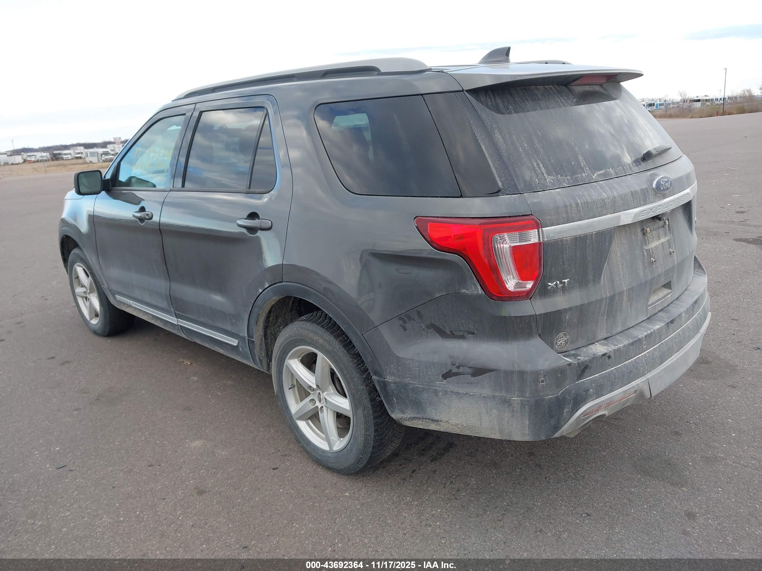 FORD EXPLORER image 3