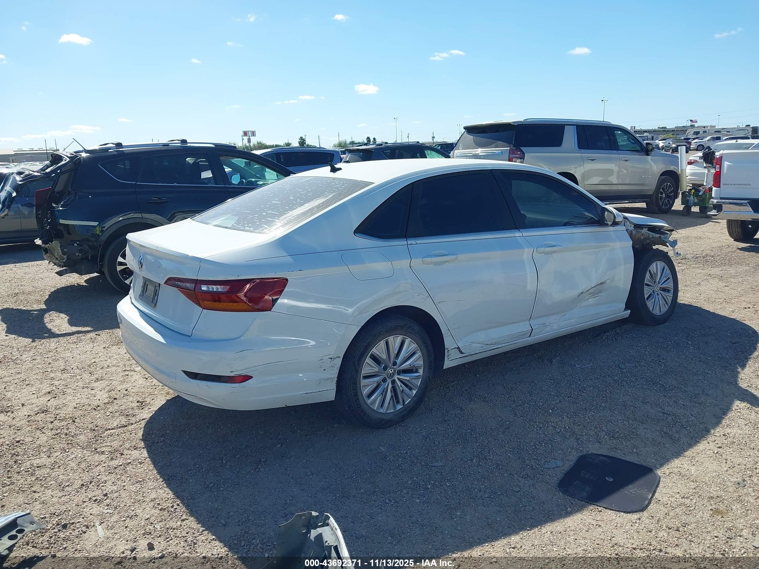 VOLKSWAGEN JETTA image 4