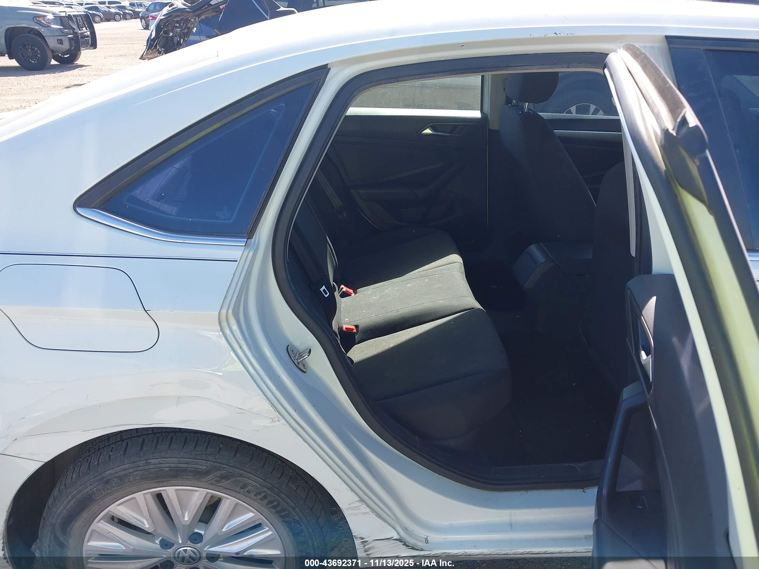 VOLKSWAGEN JETTA image 8