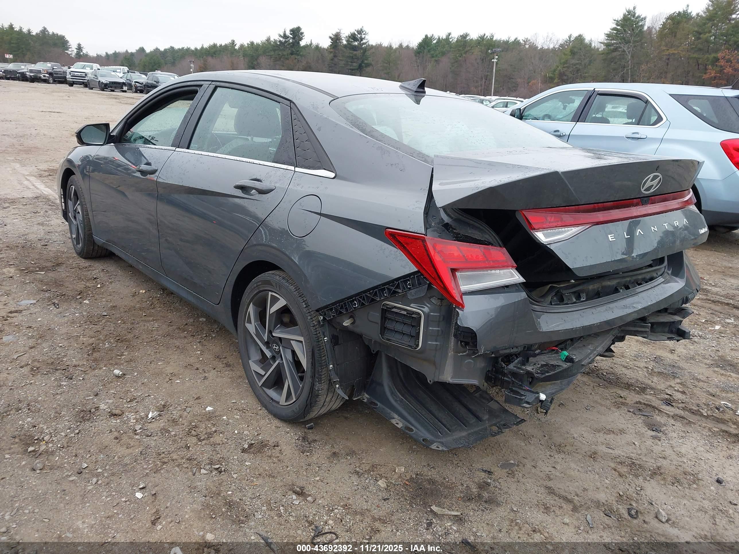 HYUNDAI ELANTRA image 3