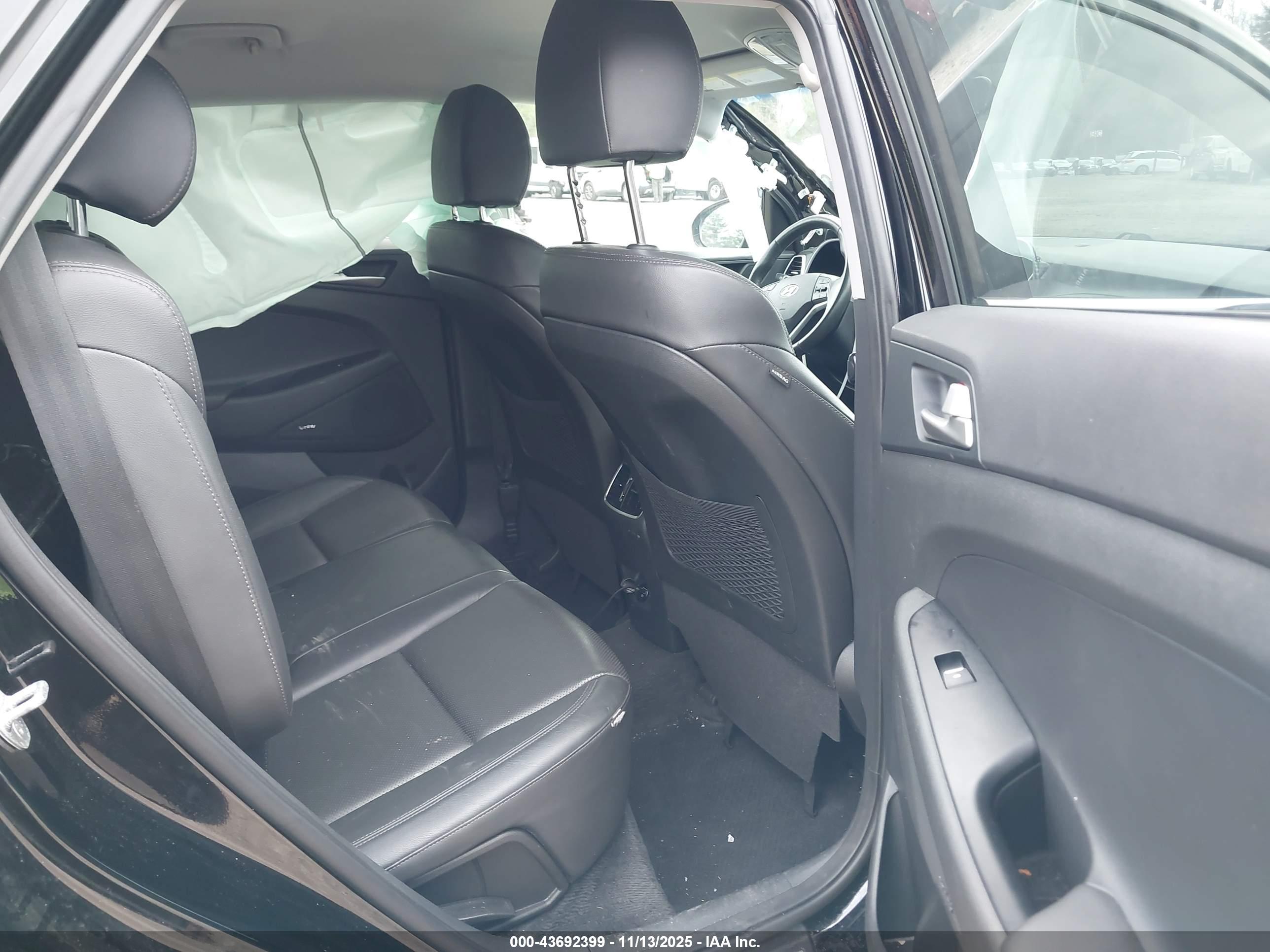 HYUNDAI TUCSON image 8