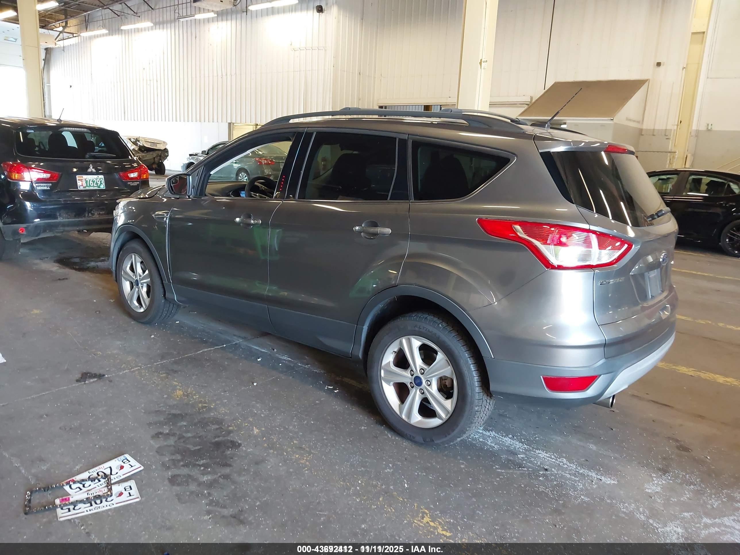 FORD ESCAPE image 3