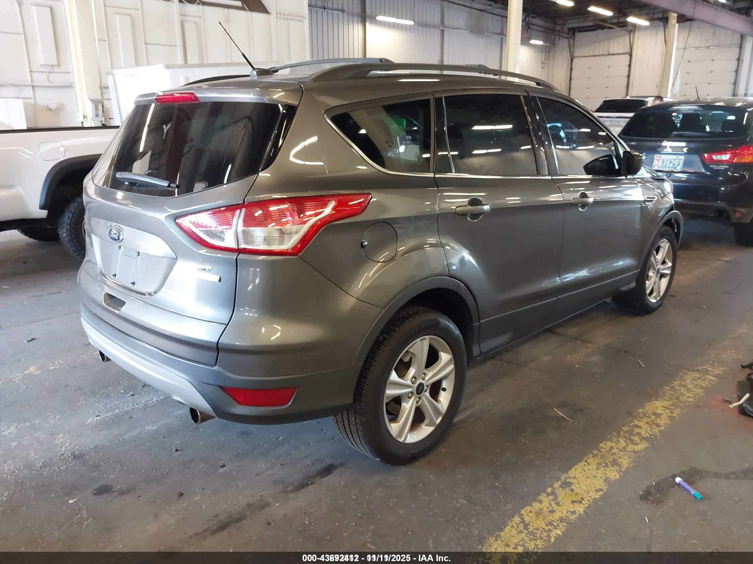 FORD ESCAPE image 4