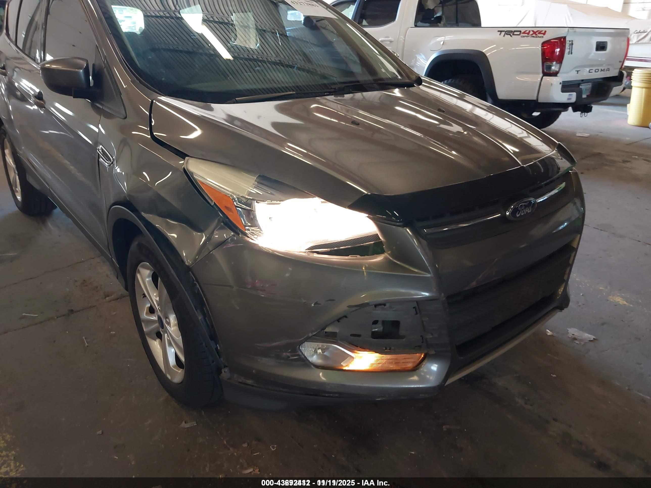 FORD ESCAPE image 6