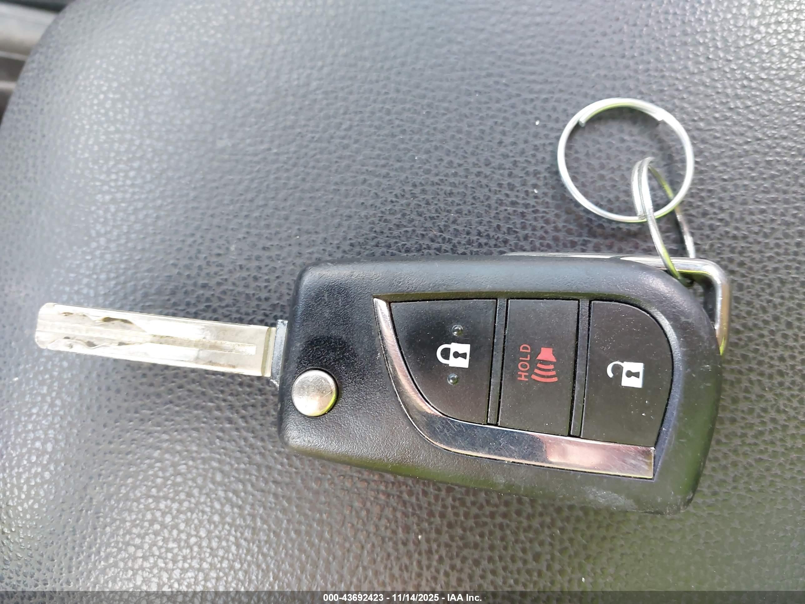 TOYOTA RAV4 image 11