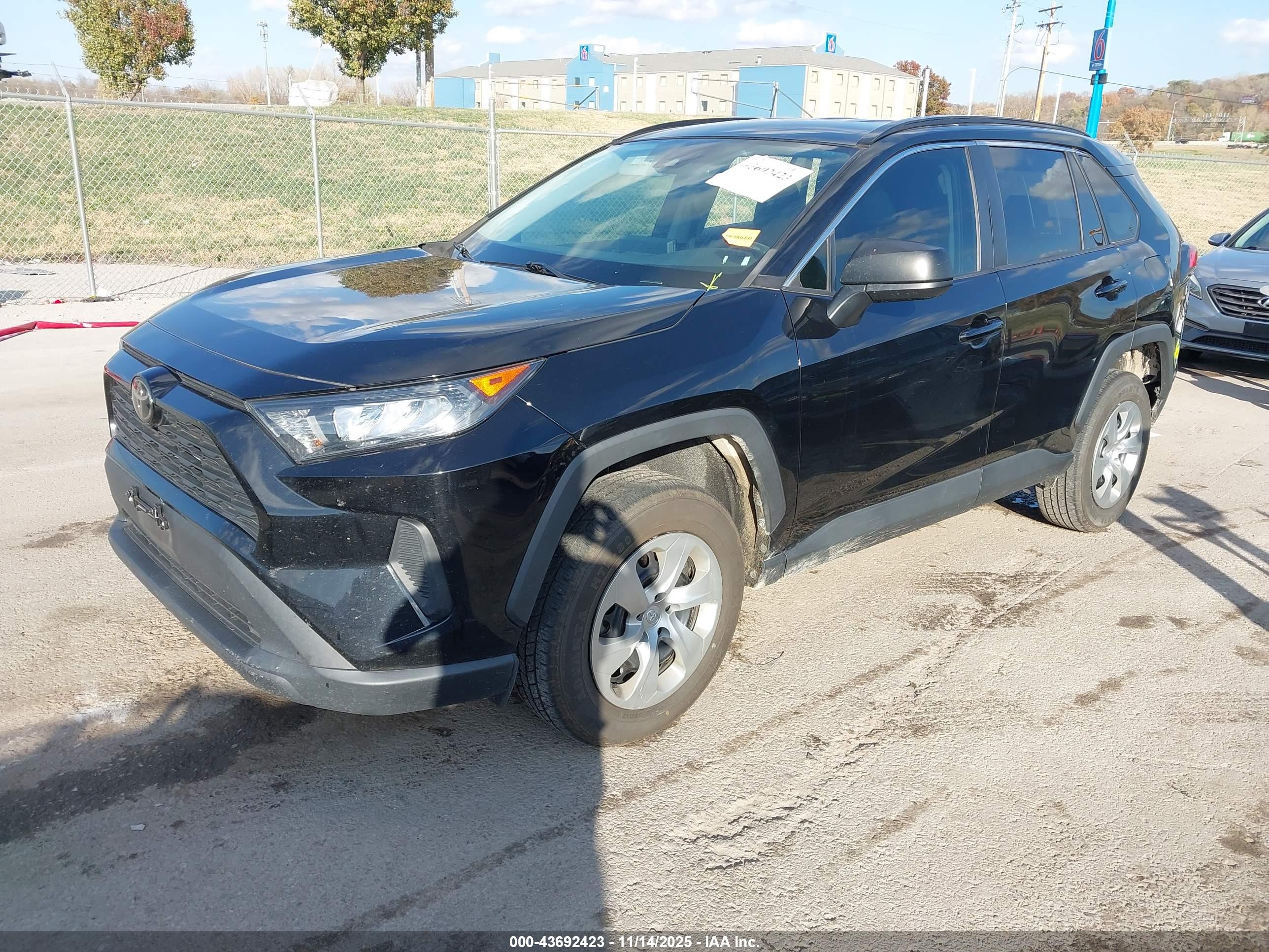 TOYOTA RAV4 image 2