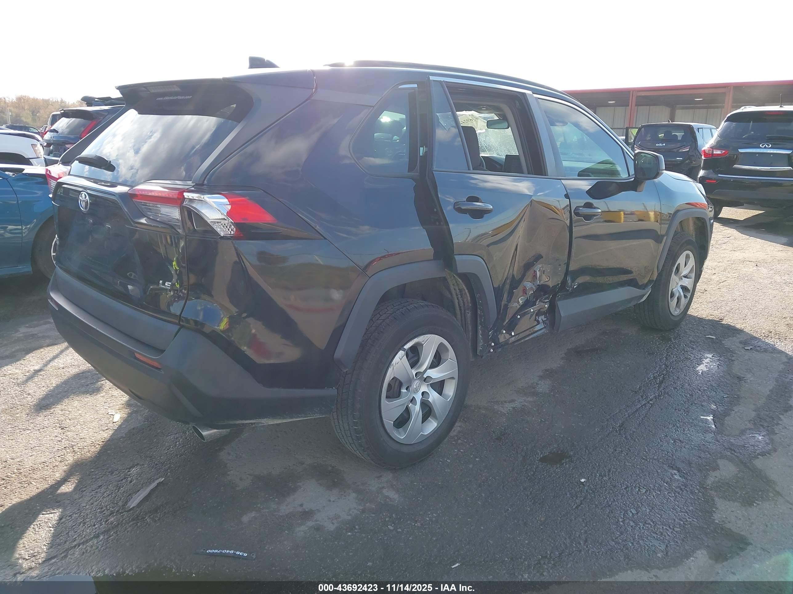TOYOTA RAV4 image 4
