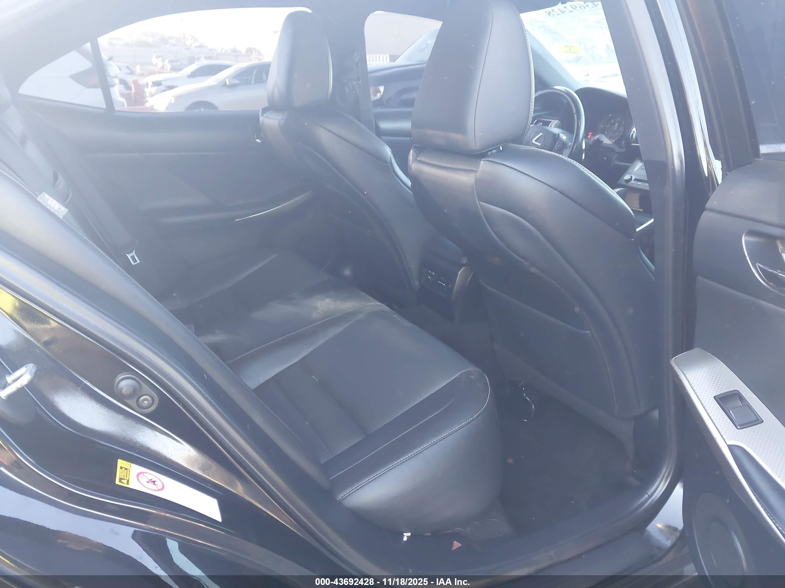 LEXUS IS image 8