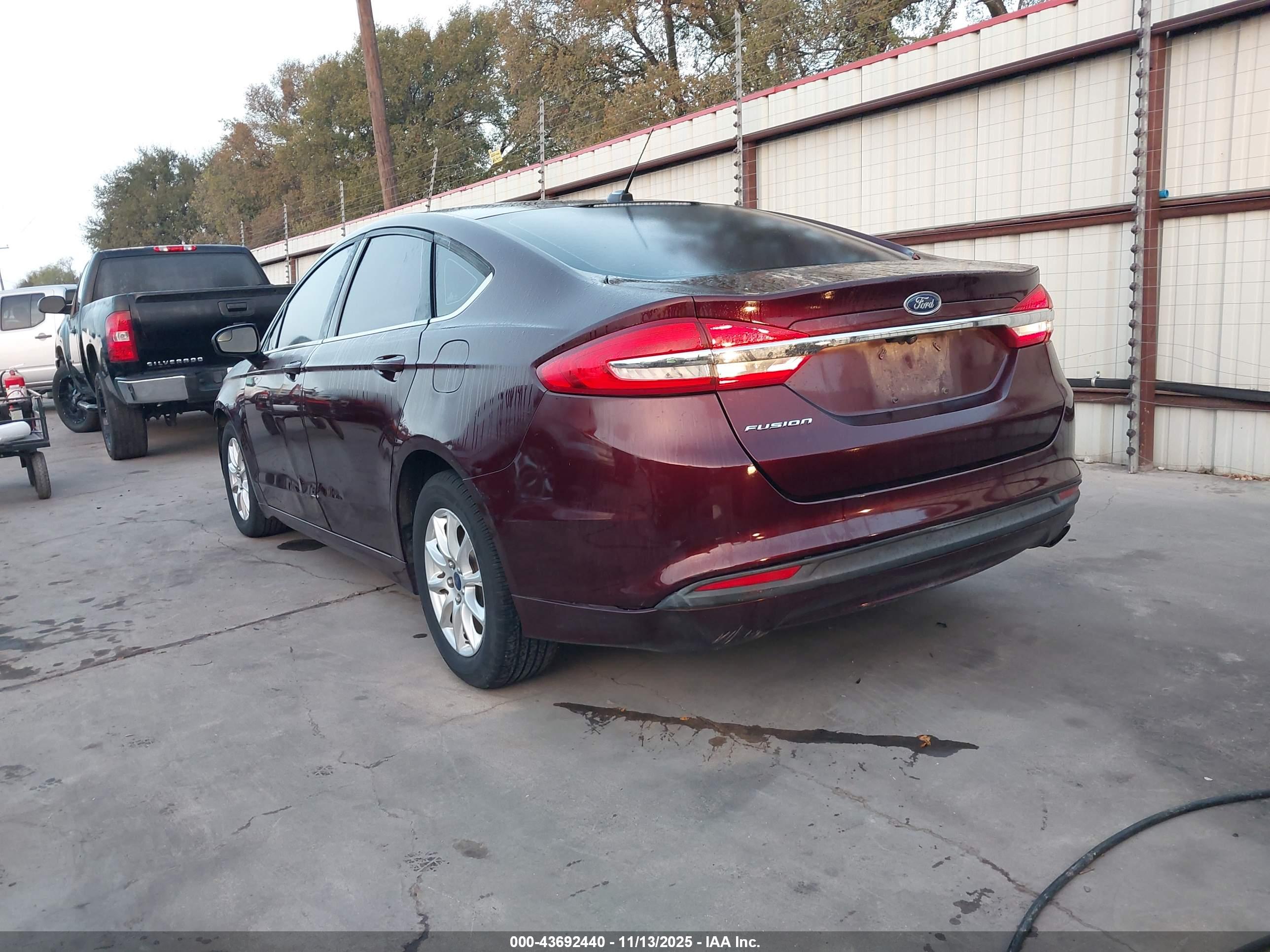 FORD FUSION image 3
