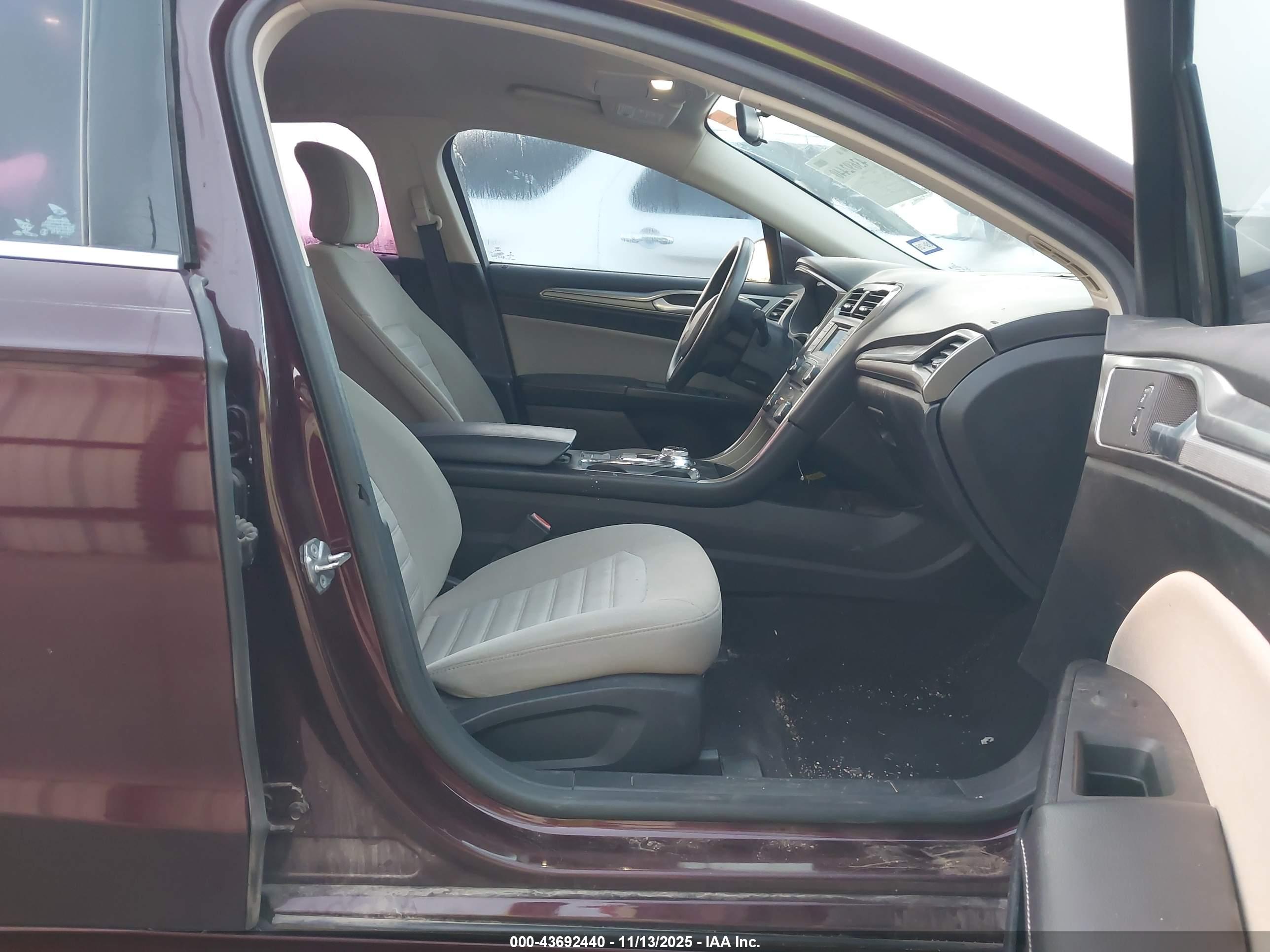 FORD FUSION image 5