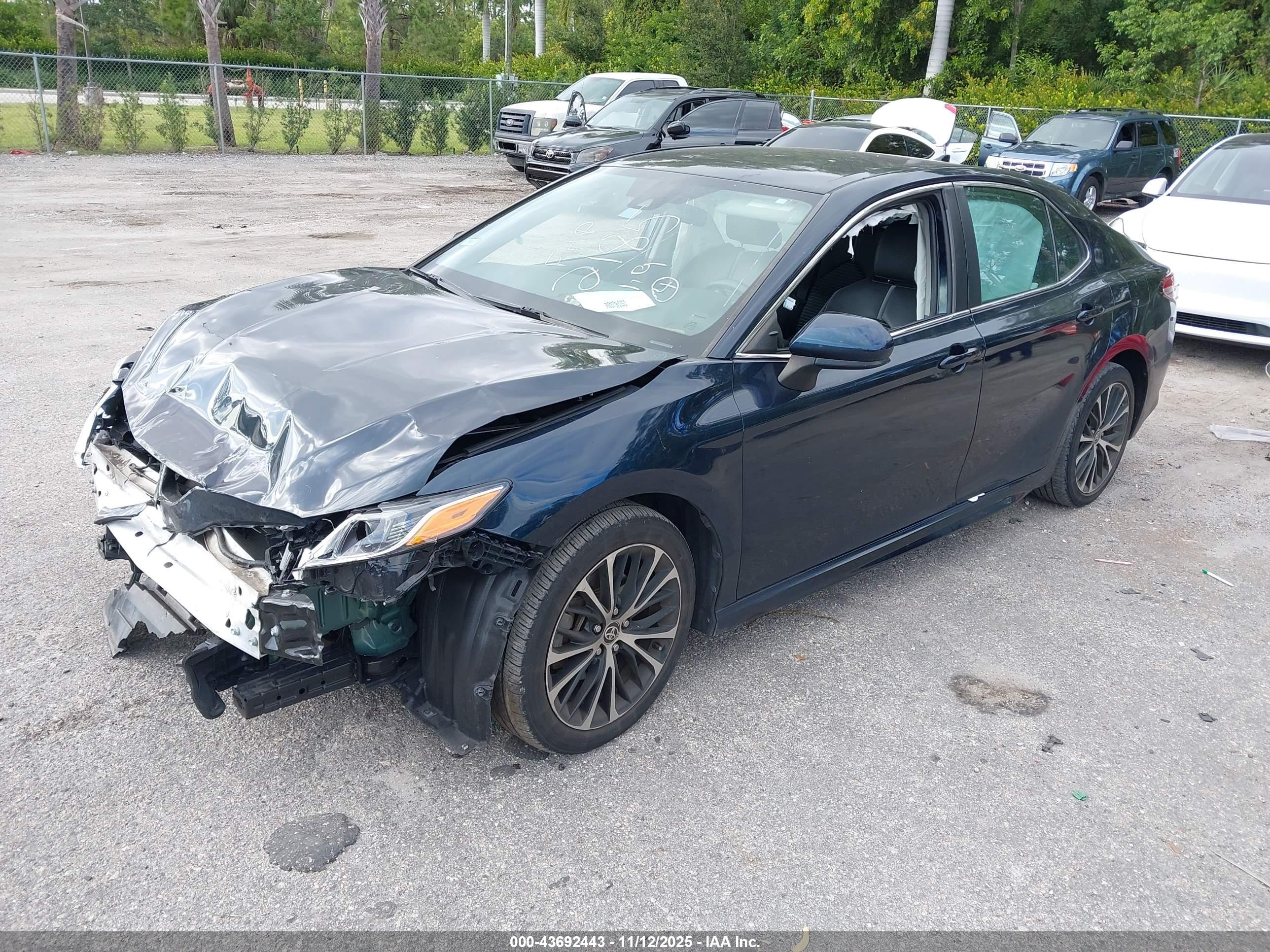 TOYOTA CAMRY image 2