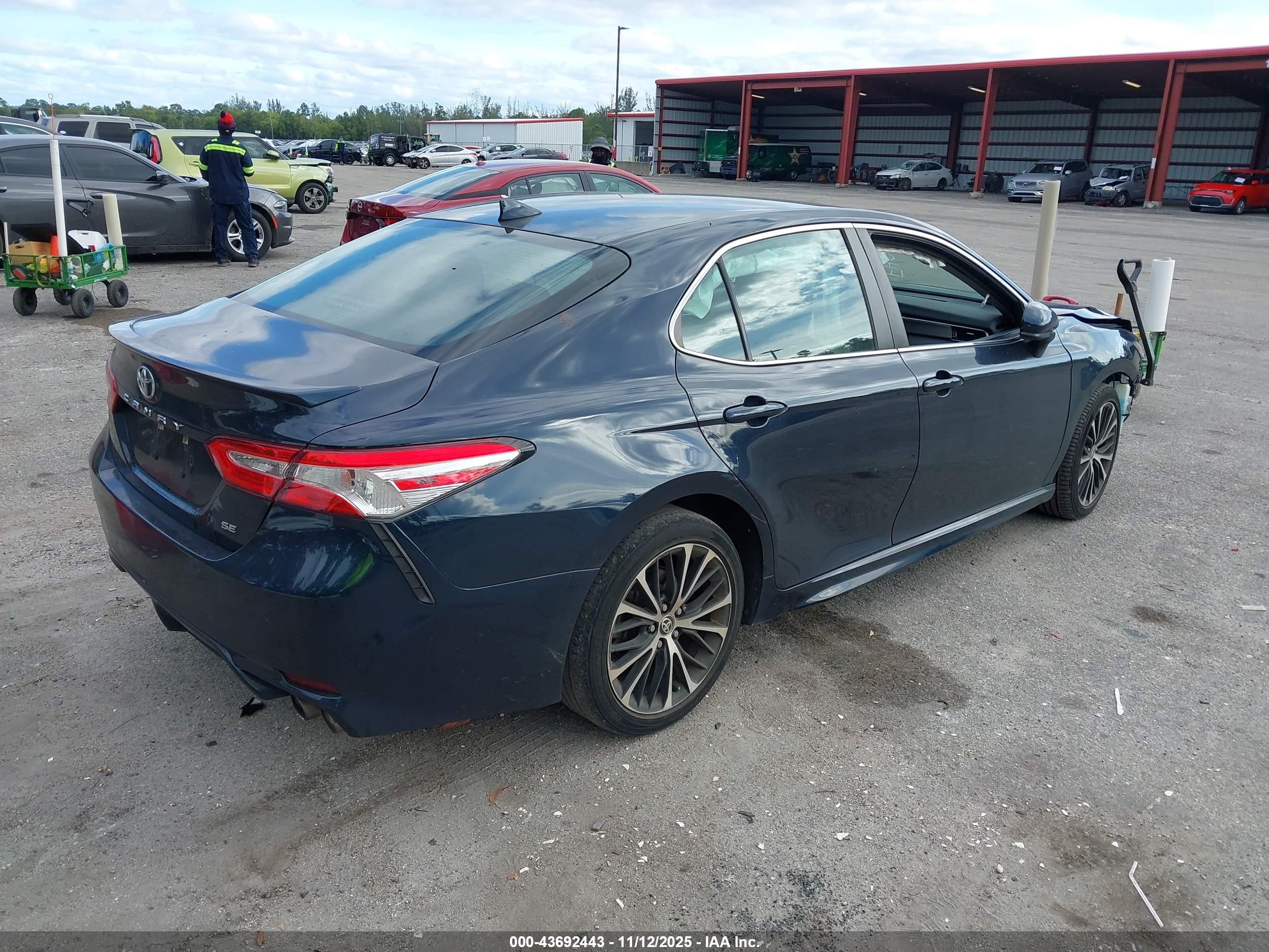 TOYOTA CAMRY image 4