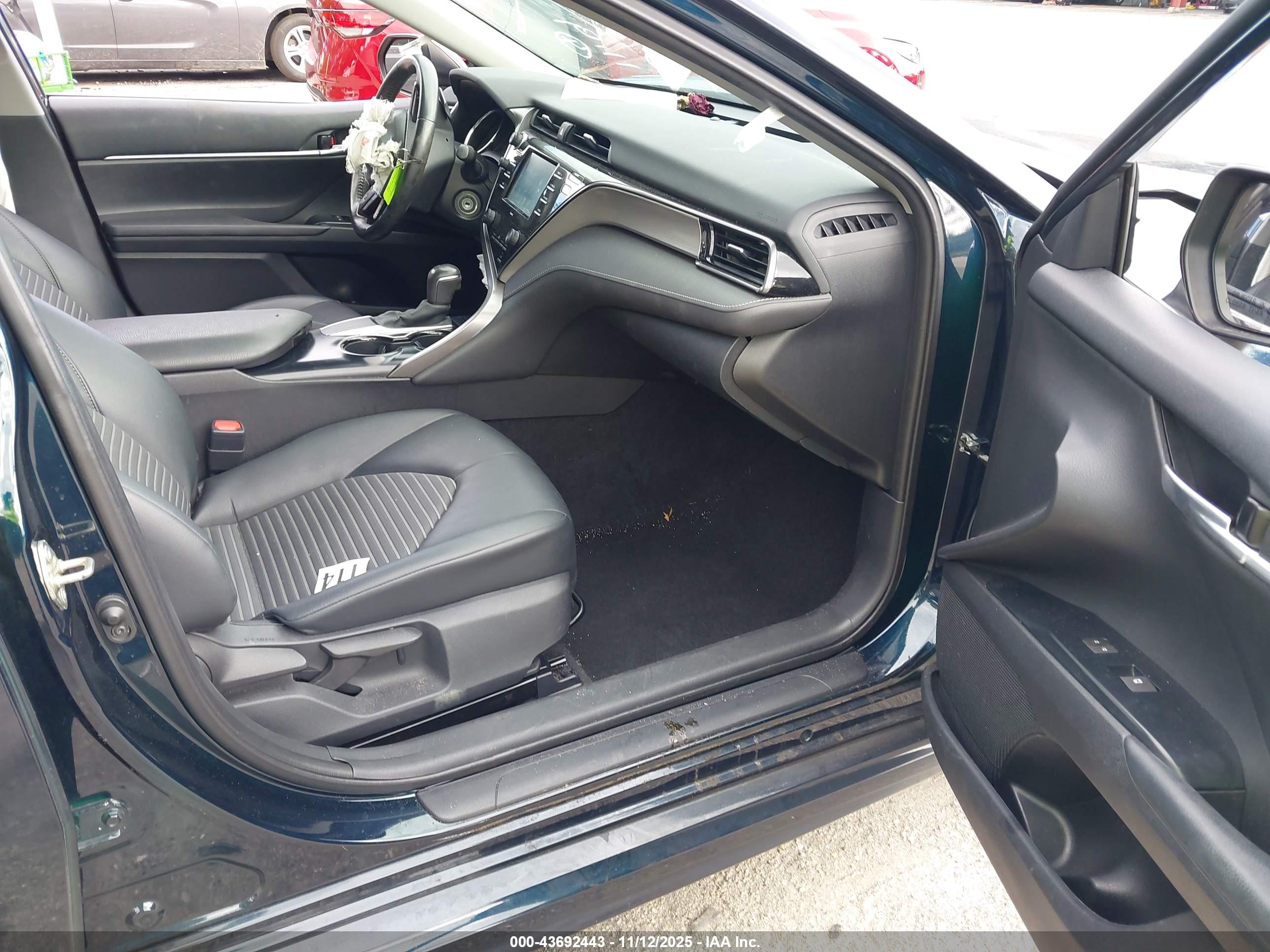 TOYOTA CAMRY image 5