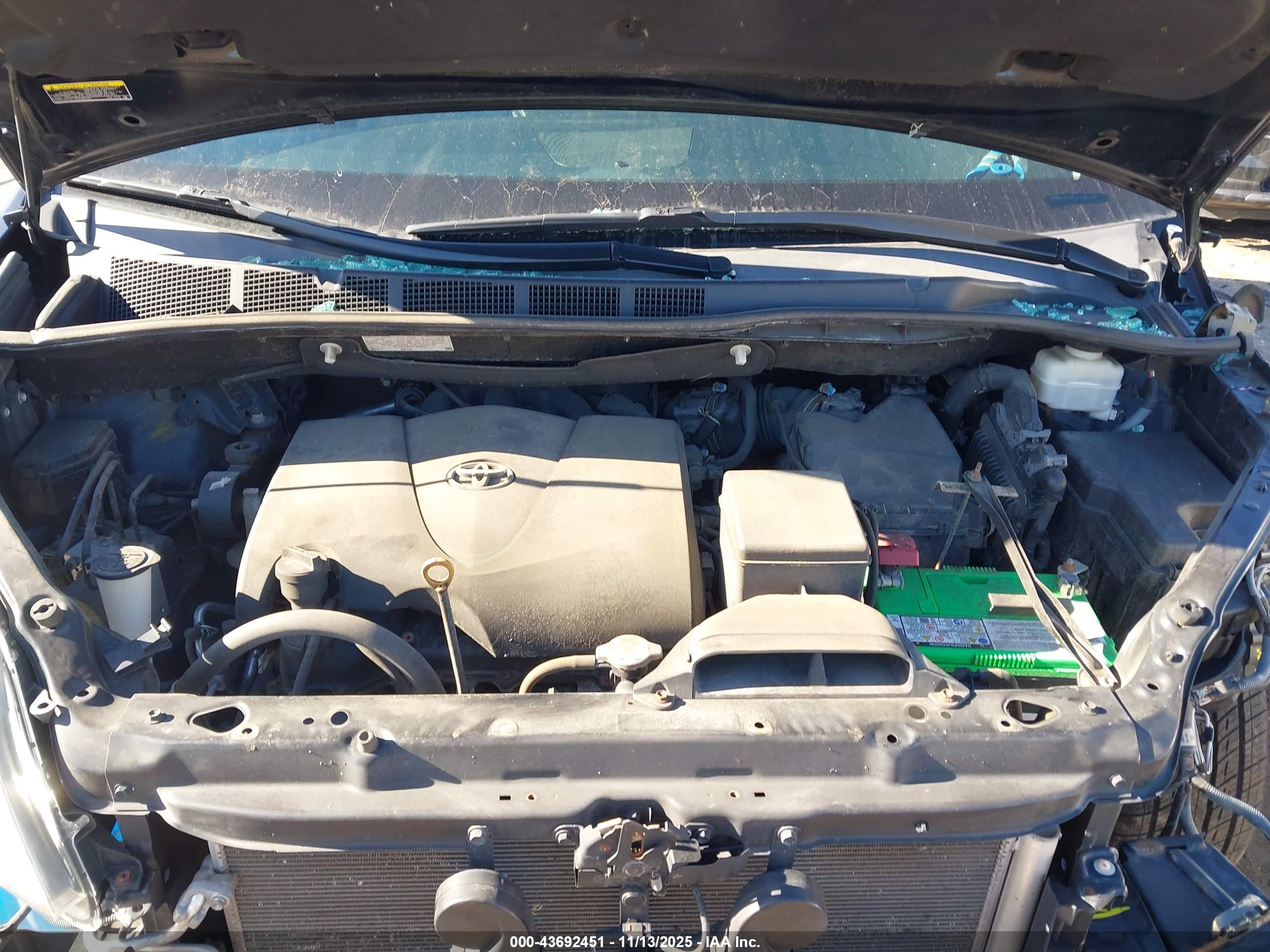 TOYOTA SIENNA image 10