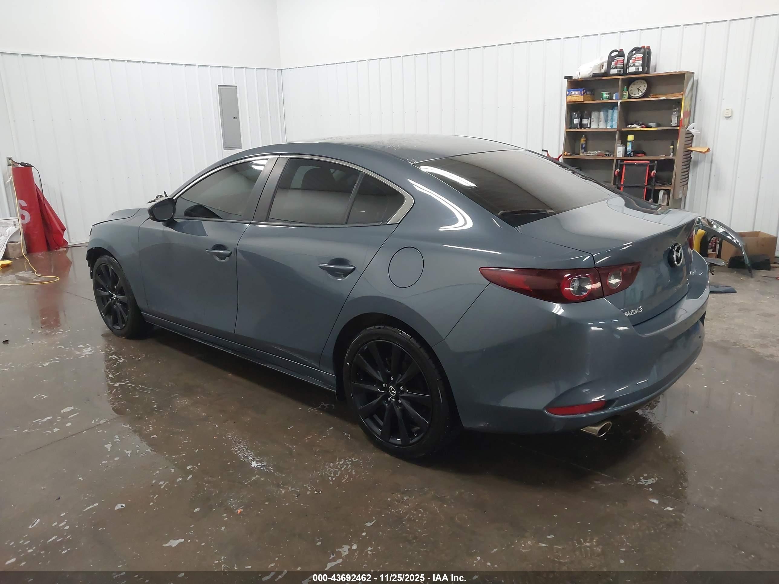 MAZDA MAZDA3 image 3