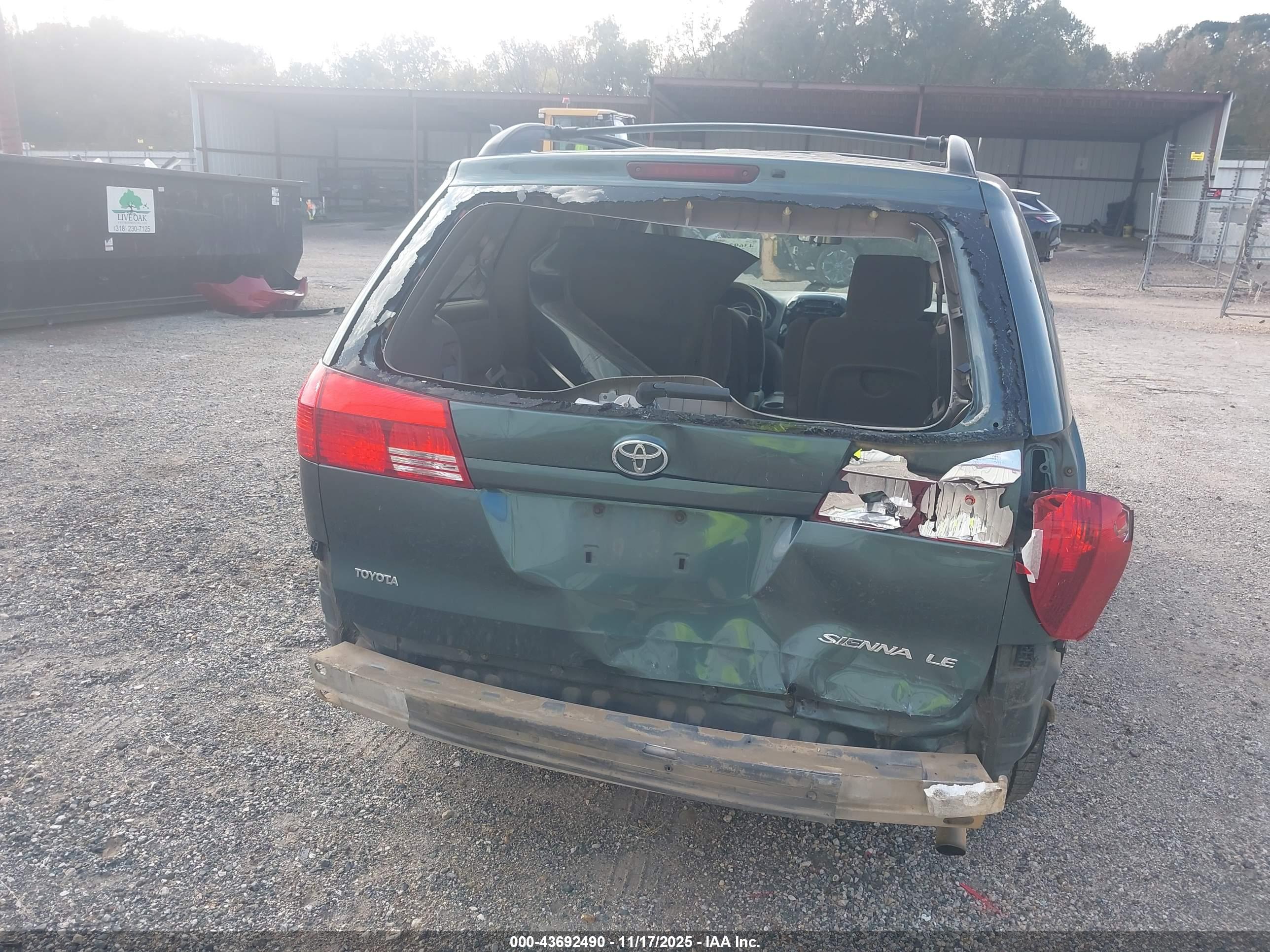 TOYOTA SIENNA image 6