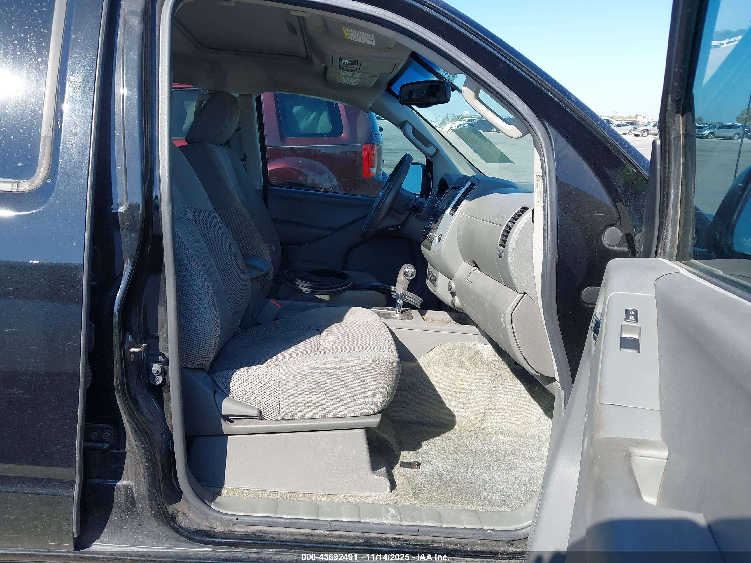 NISSAN FRONTIER image 5