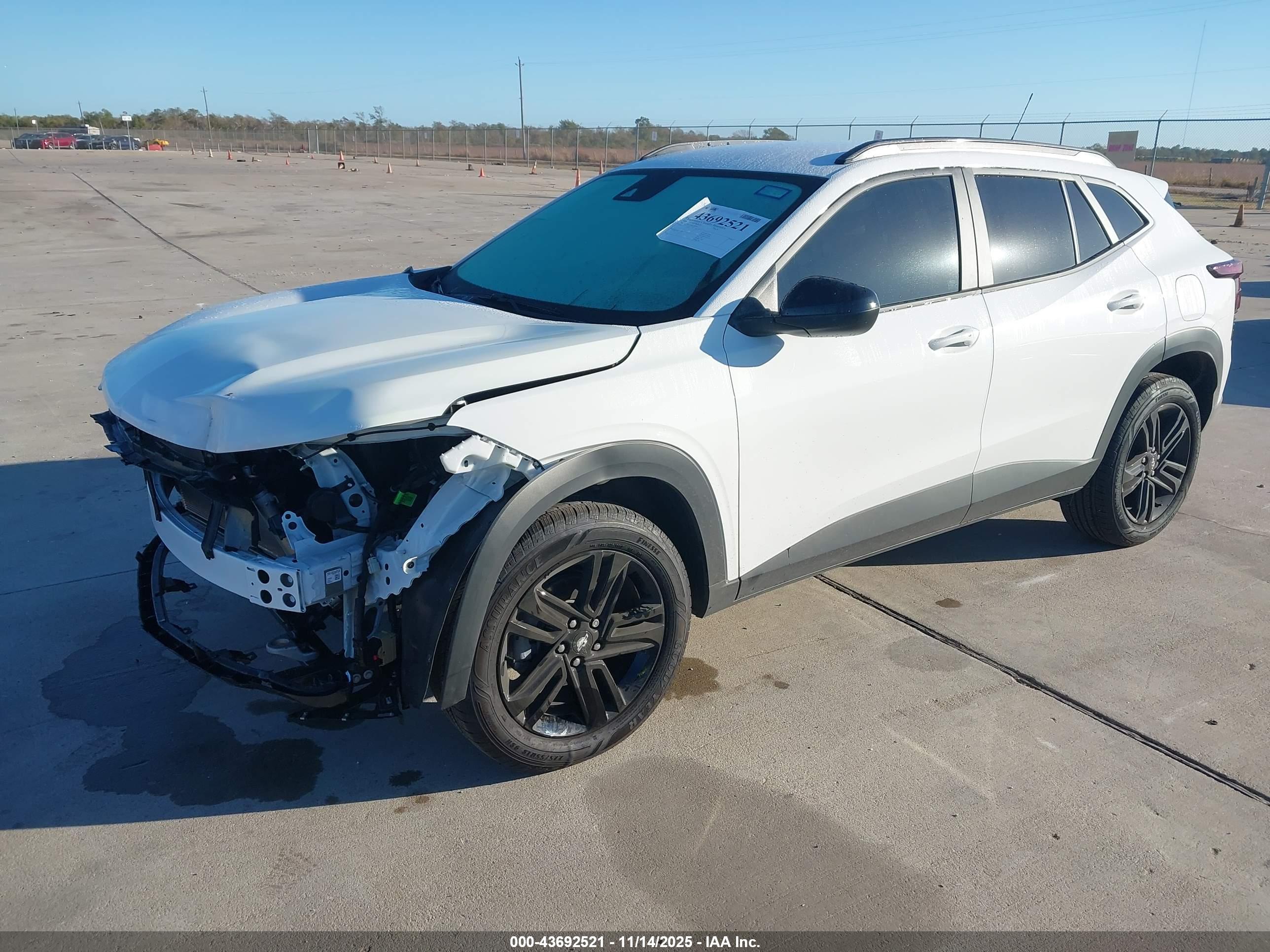 CHEVROLET TRAX image 2