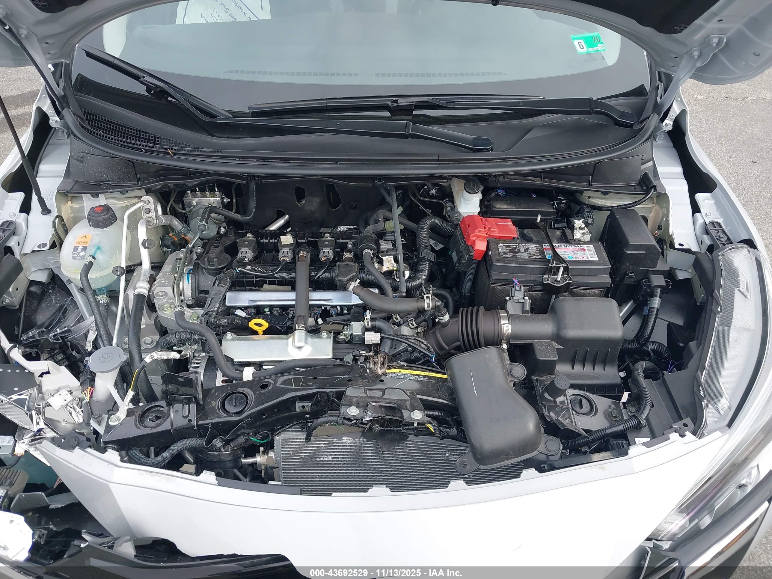 NISSAN VERSA image 10