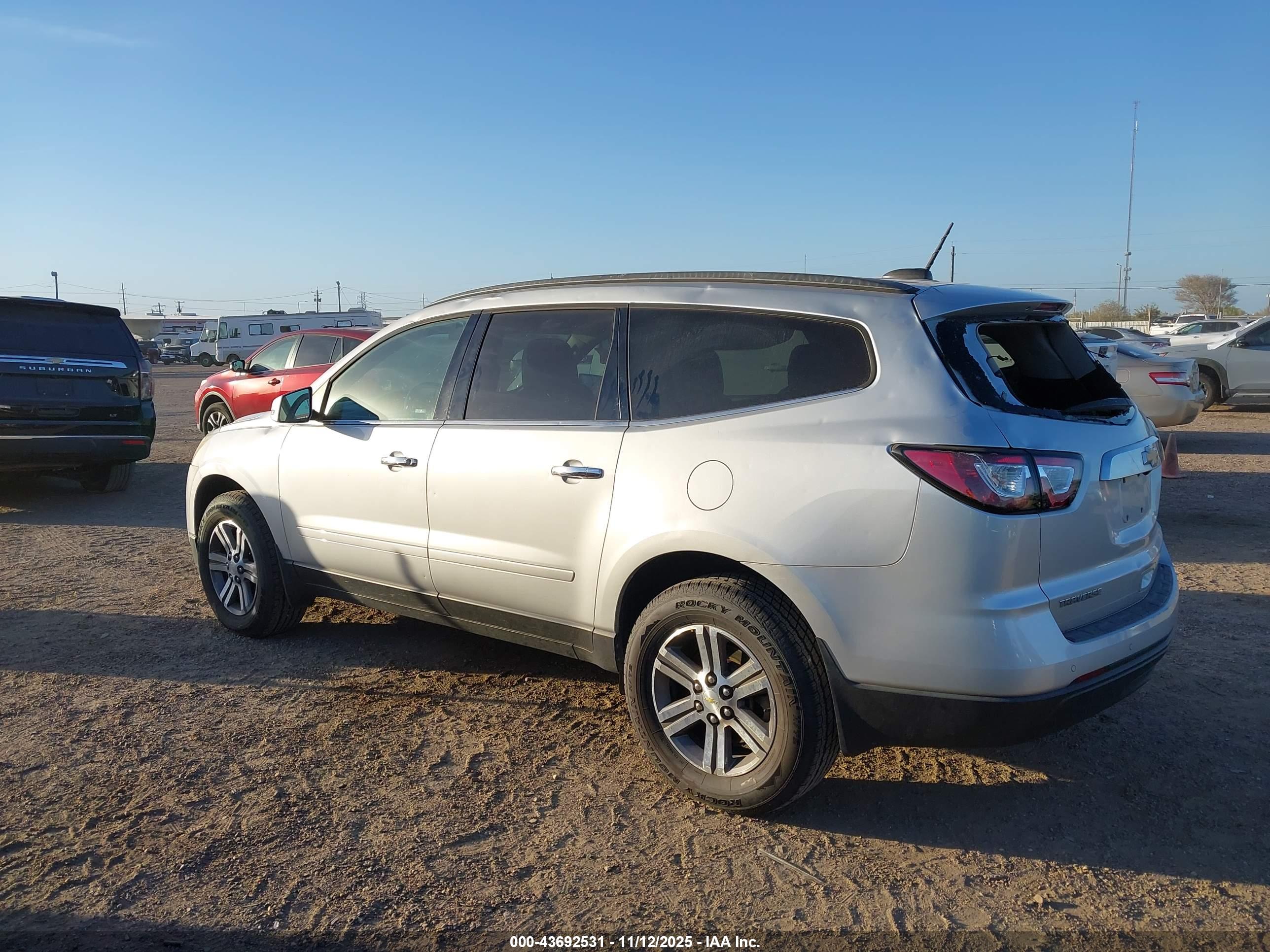 CHEVROLET TRAVERSE image 3