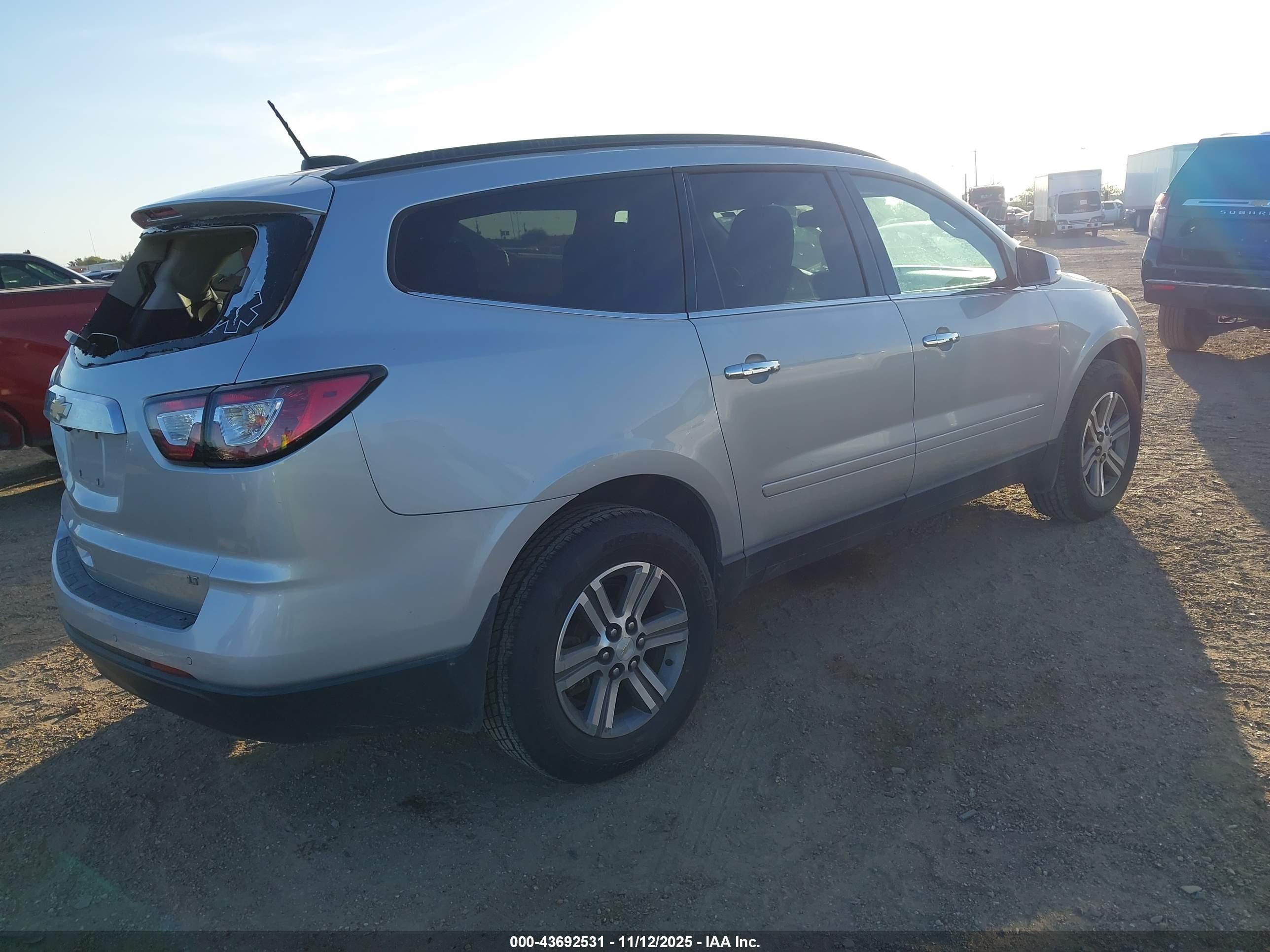 CHEVROLET TRAVERSE image 4