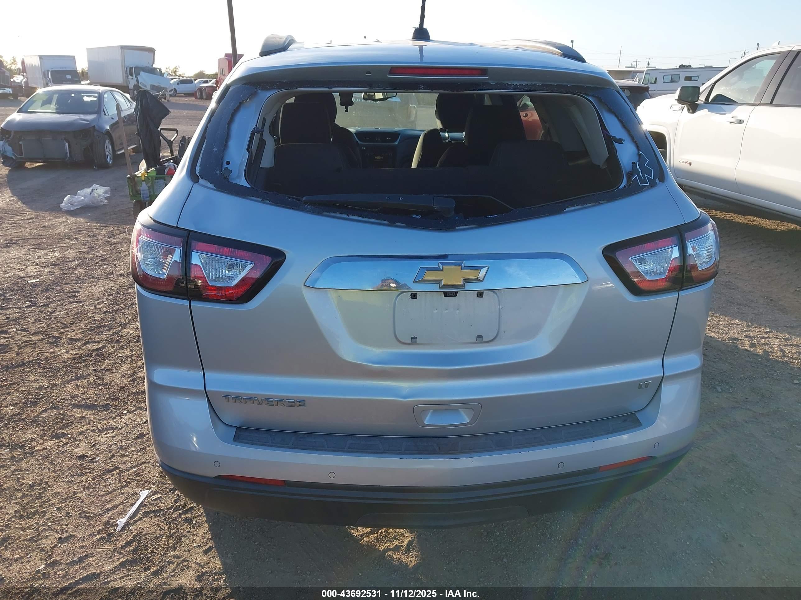 CHEVROLET TRAVERSE image 6