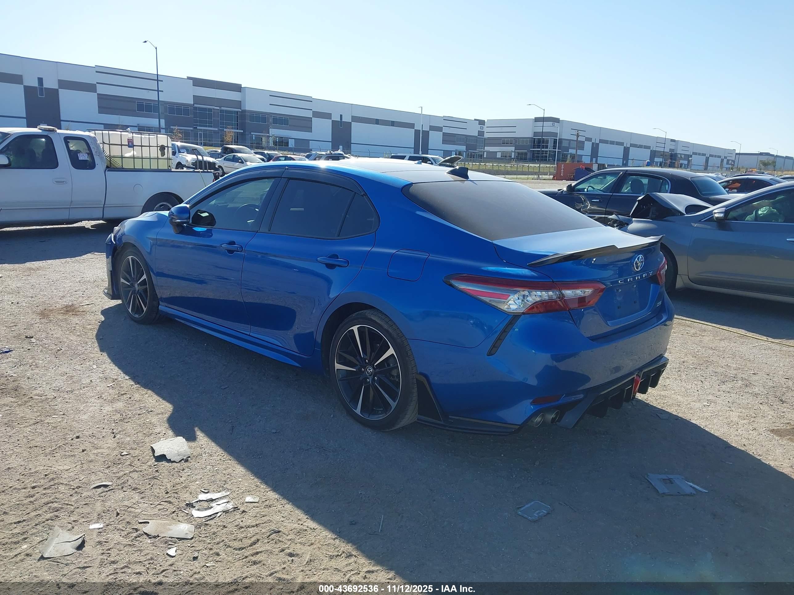 TOYOTA CAMRY image 3
