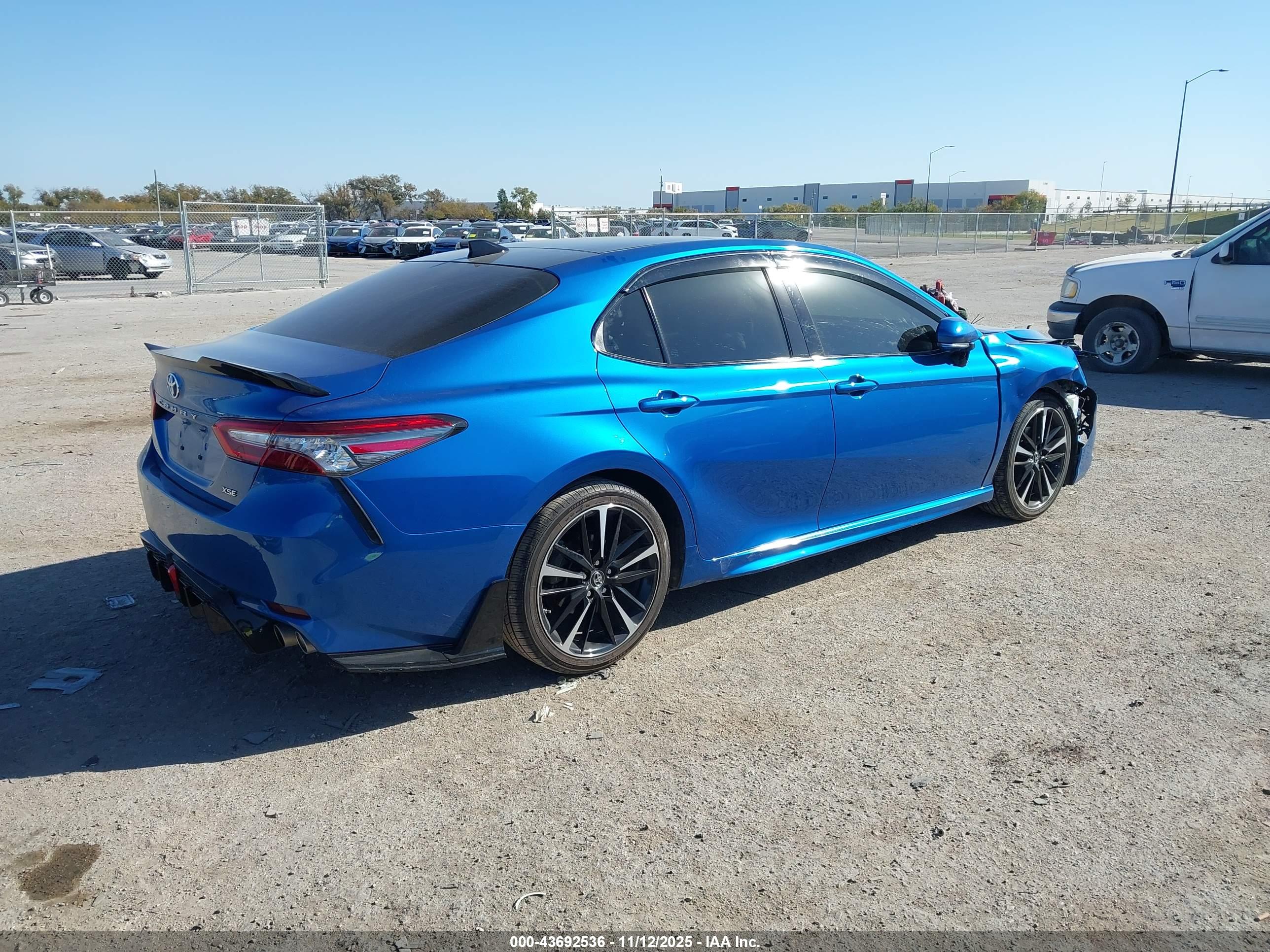 TOYOTA CAMRY image 4
