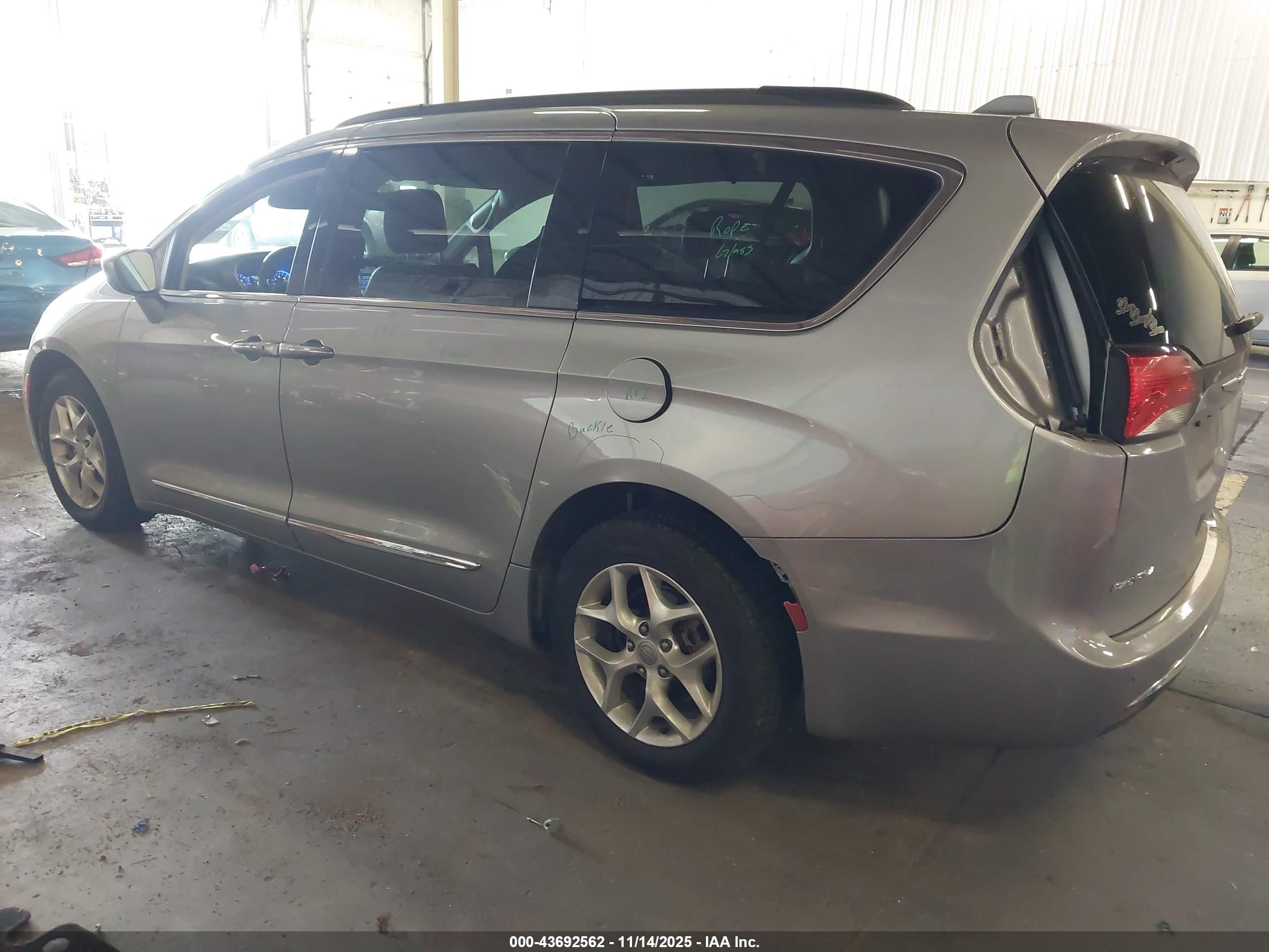 CHRYSLER PACIFICA image 3