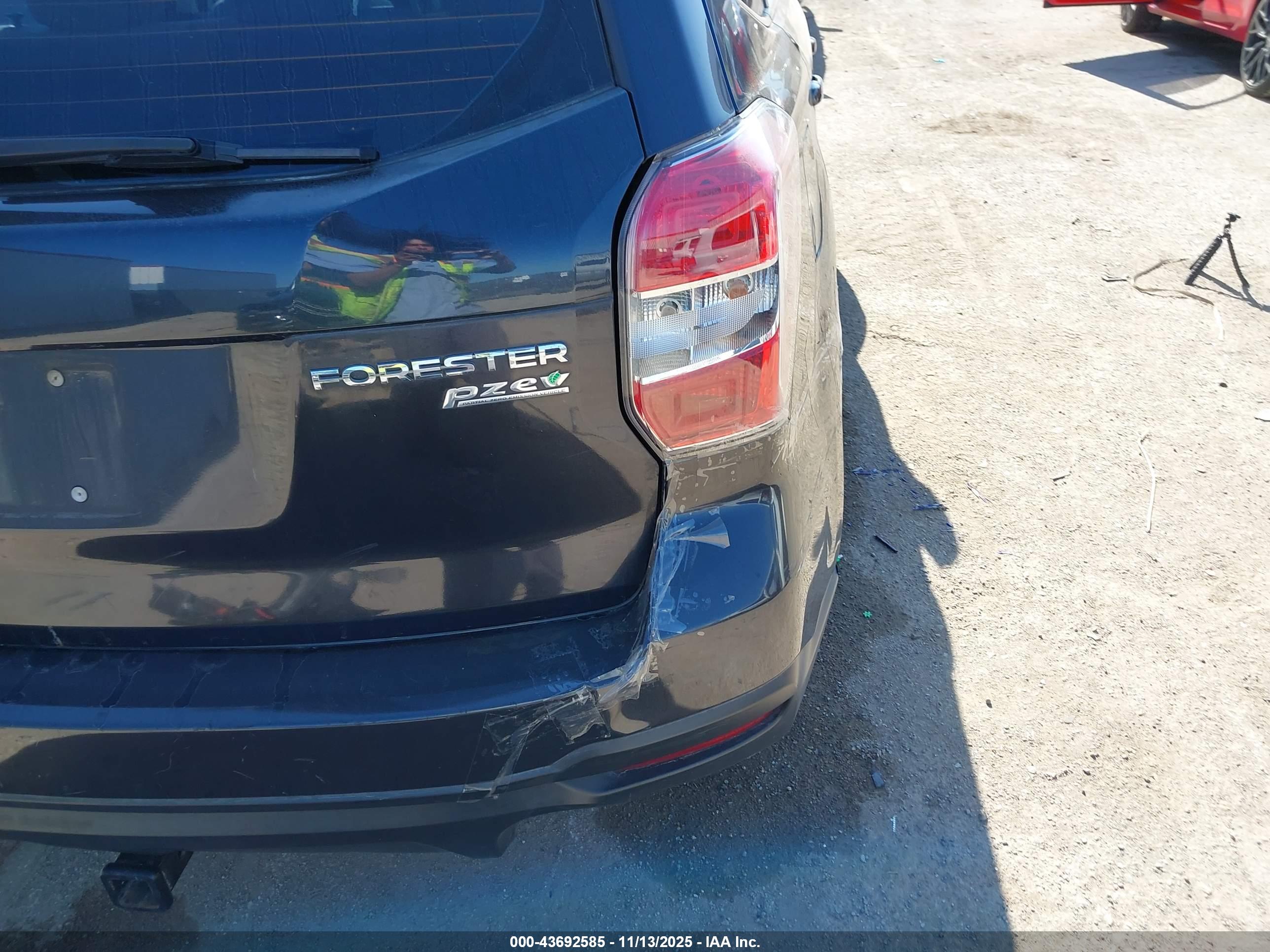 SUBARU FORESTER image 6