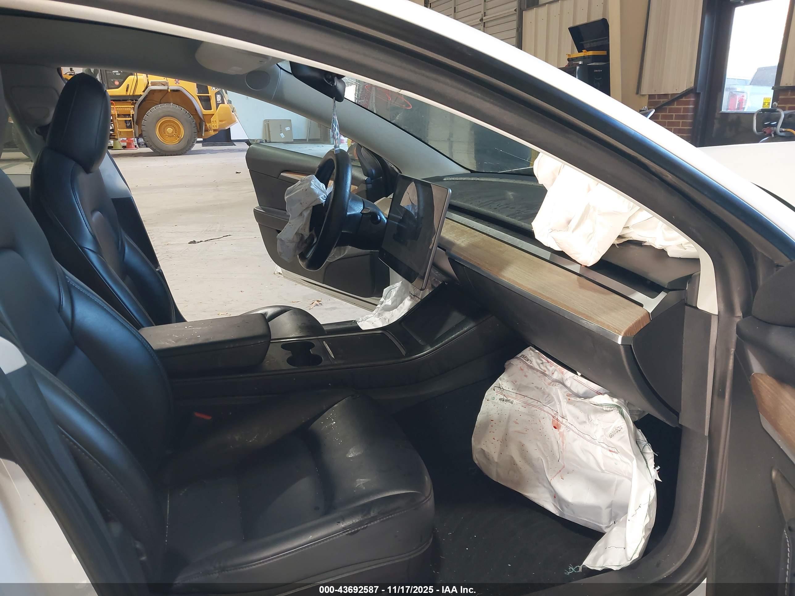 TESLA MODEL image 5
