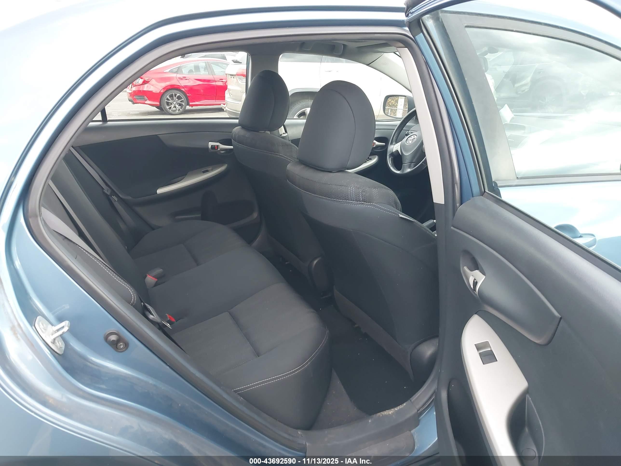 TOYOTA COROLLA image 8